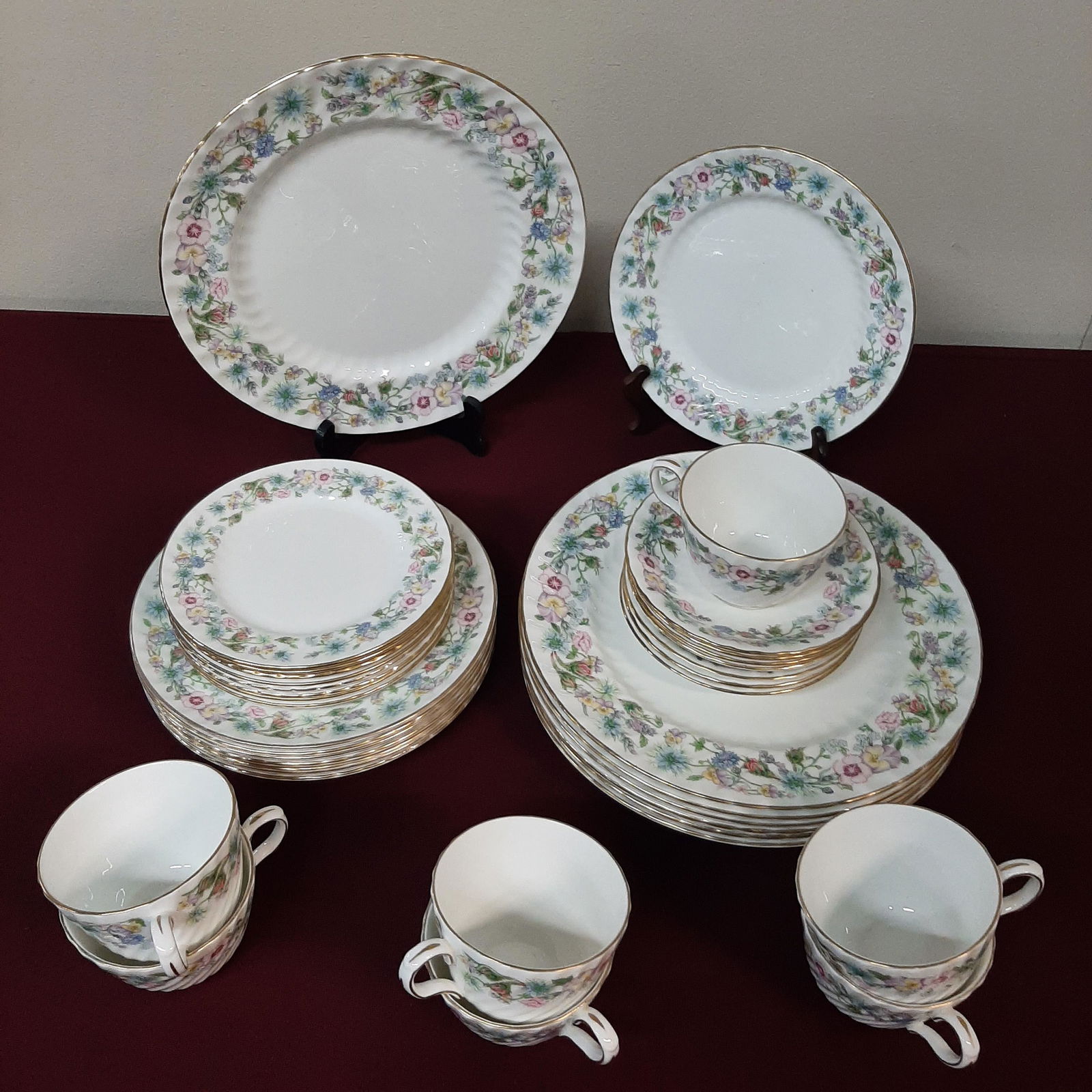 37 Pcs Aynsley Wild Tutor China (1 of 2)