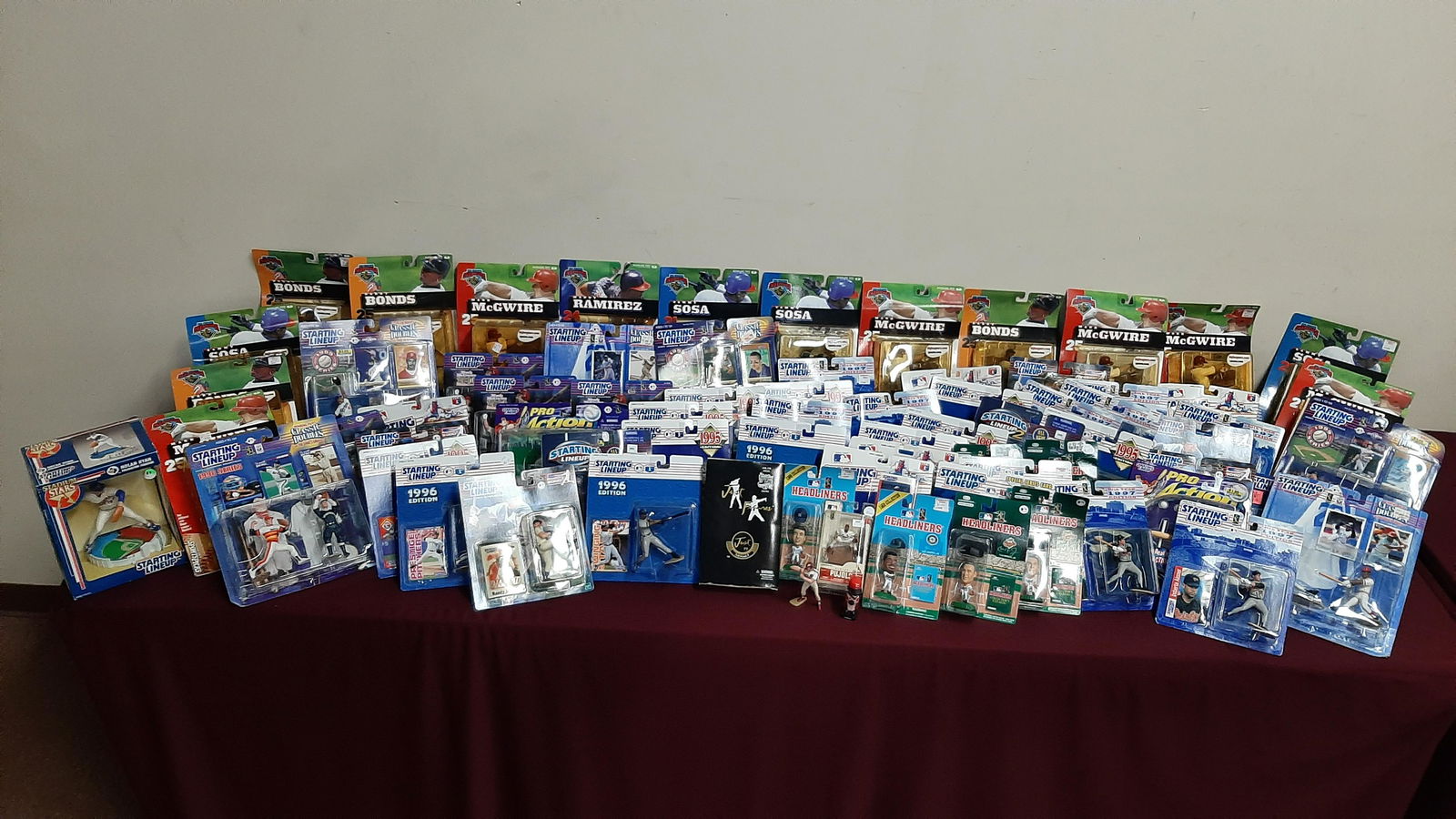 77 Pc Baseball Action Figure Collection (1 of 13)