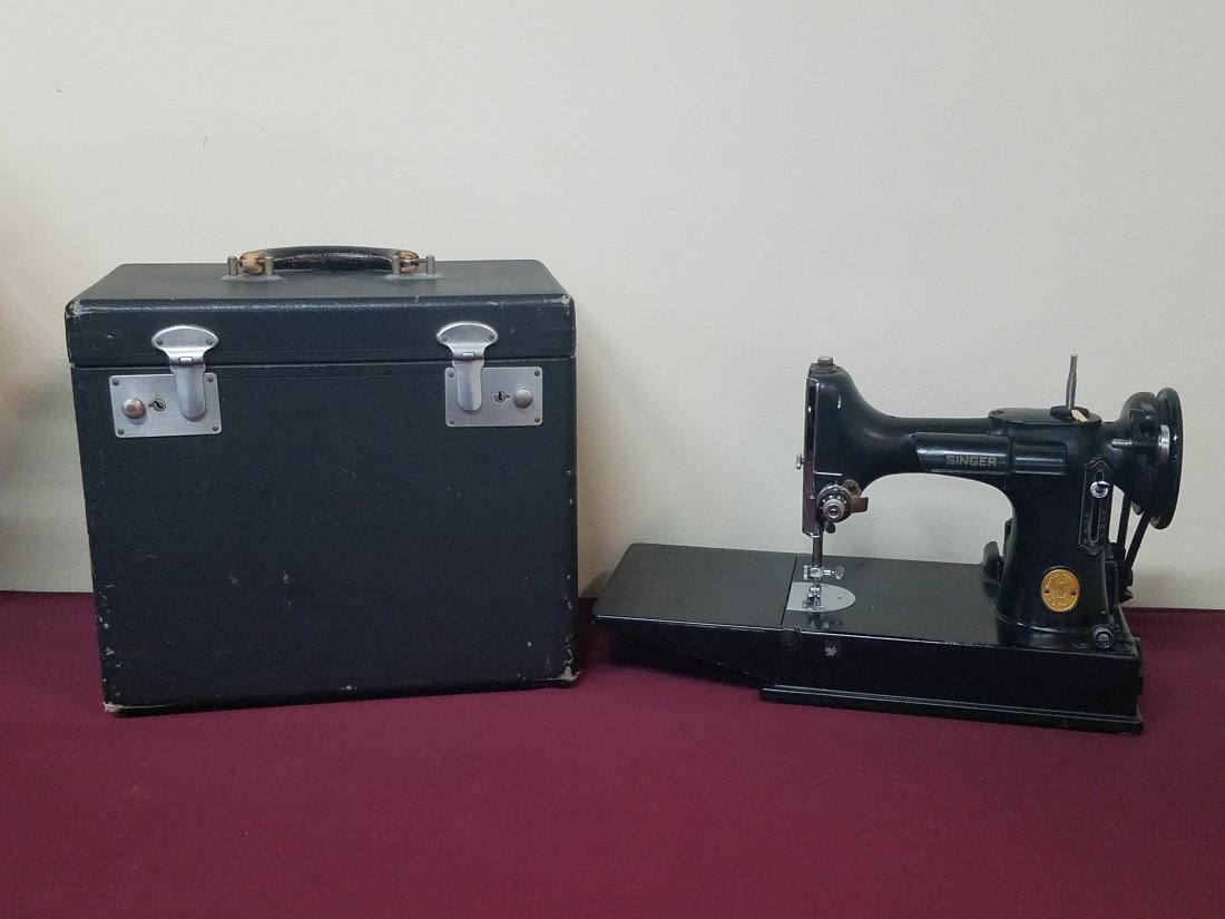 Singer Featherweight Sewing Machine (1 of 6)