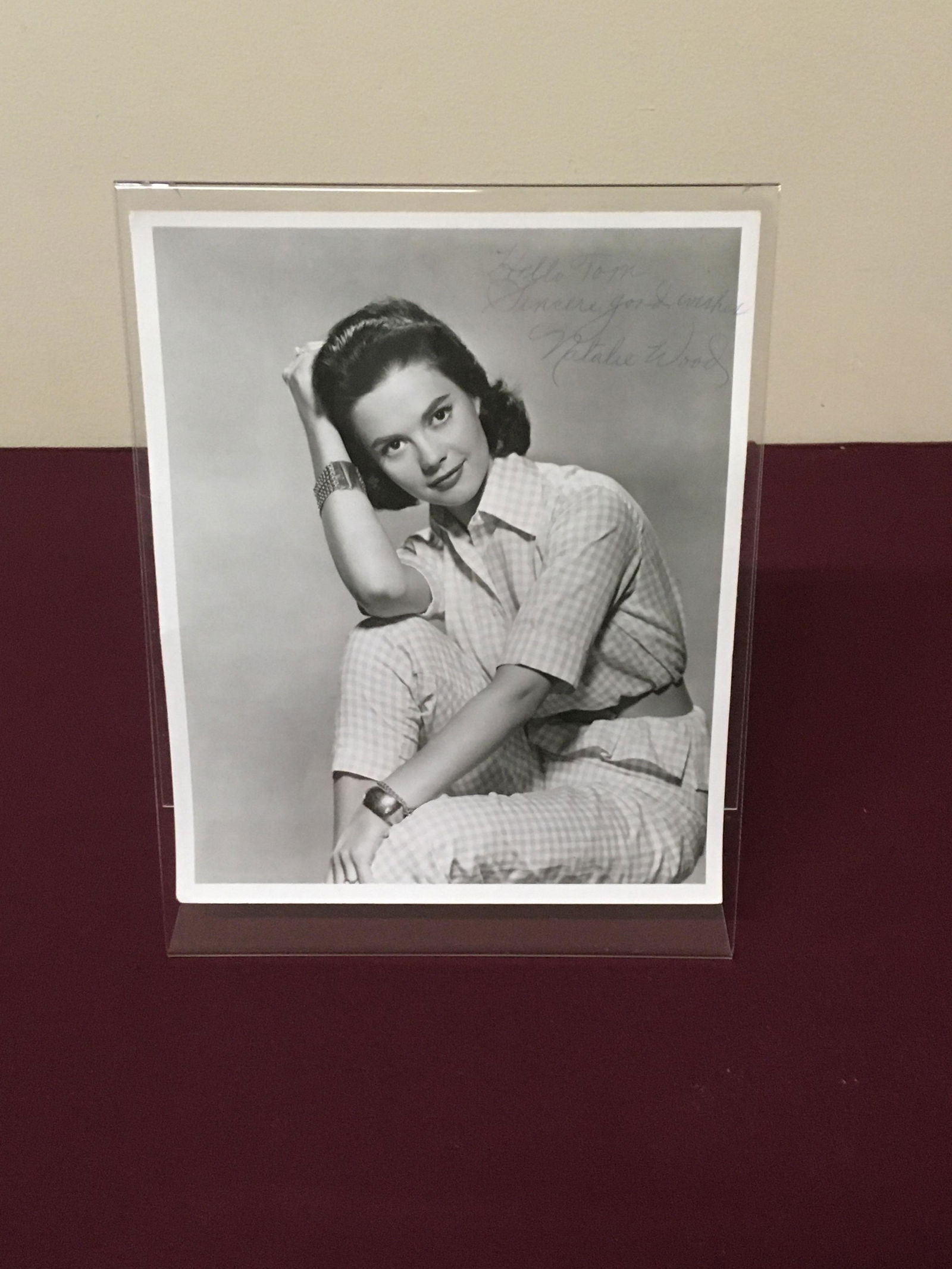 8 Autographs Incl. Natalie Wood (1 of 15)