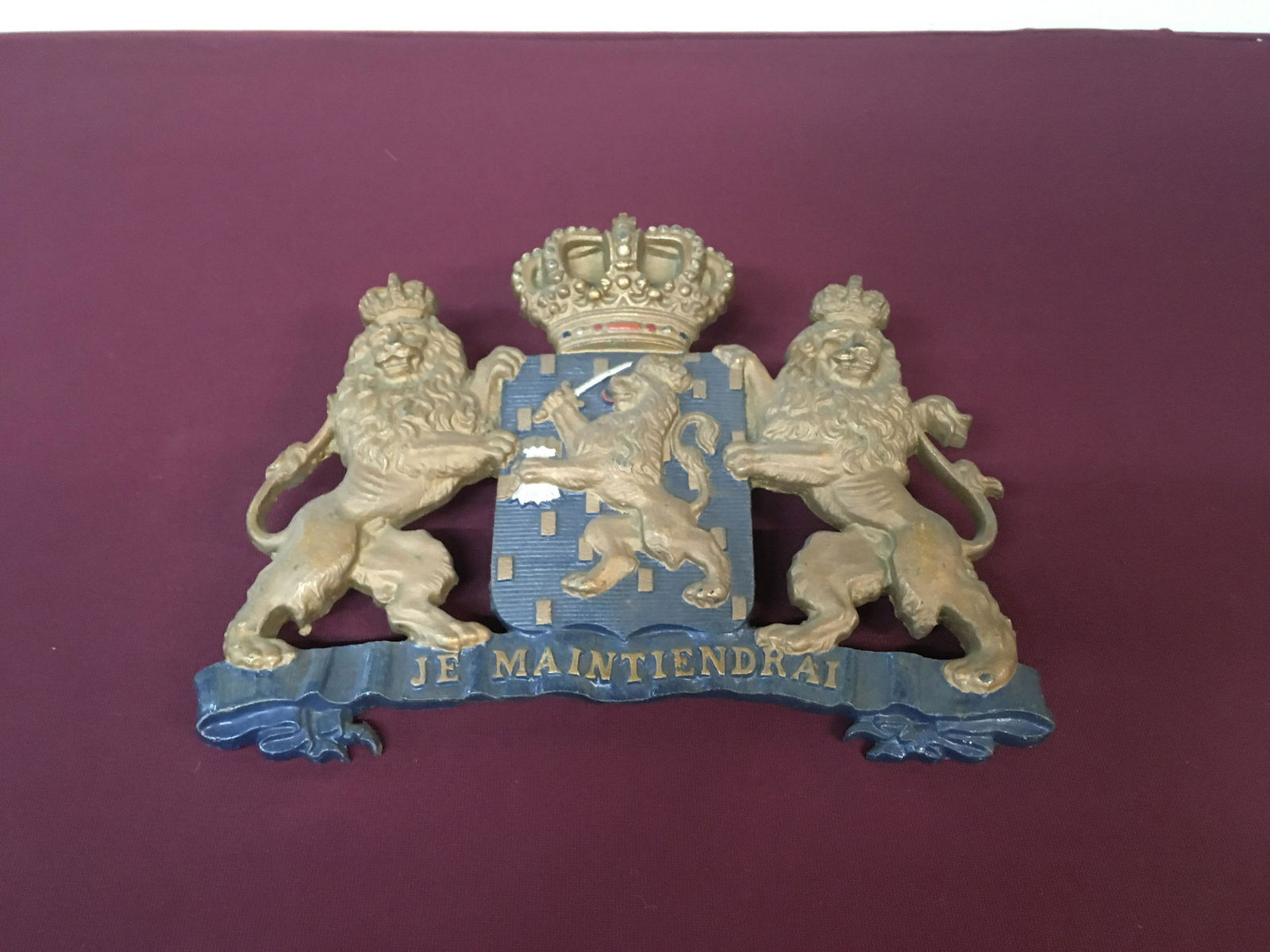 Je Maintiendrai Cast Iron Lion Plaque (1 of 2)