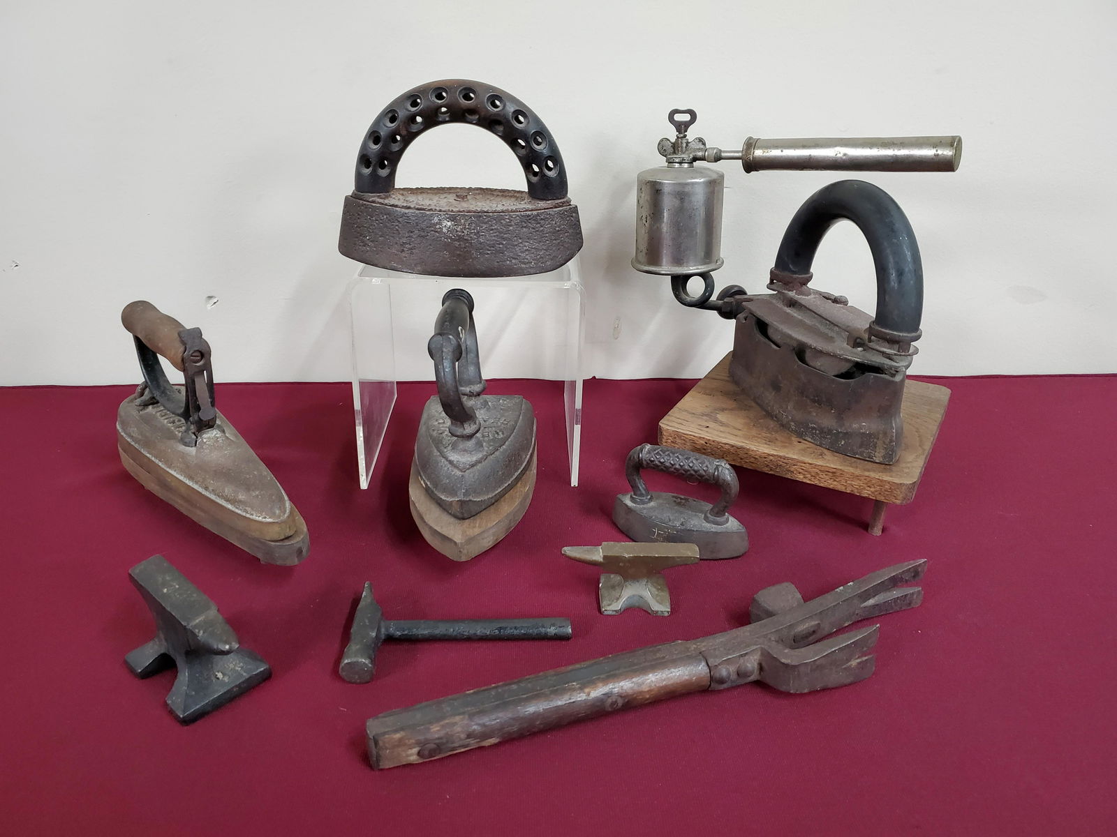 11 Pcs Antique Irons and Miniatures (1 of 2)