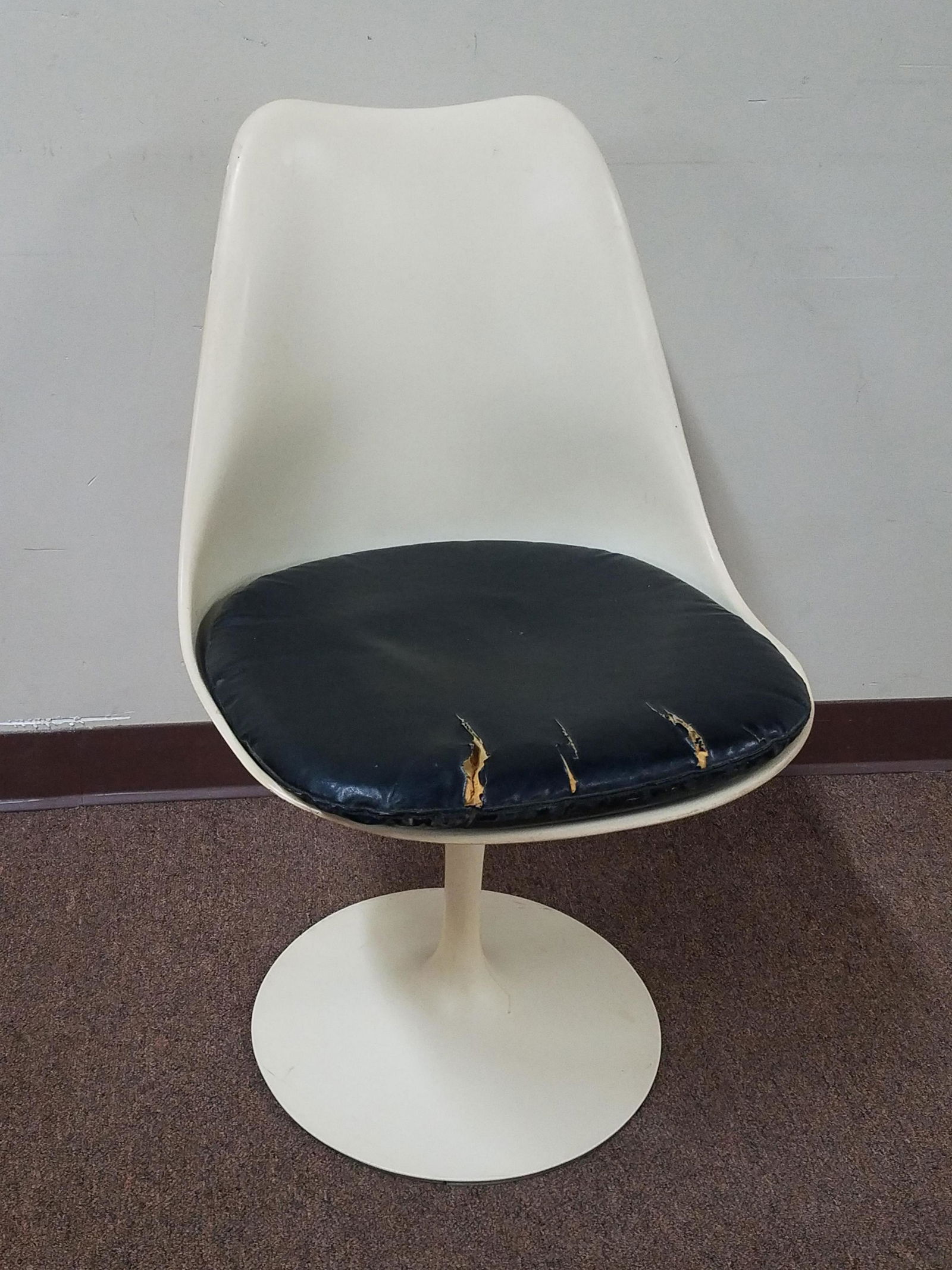 Knoll Fiberglass Swivel Chair (1 of 5)