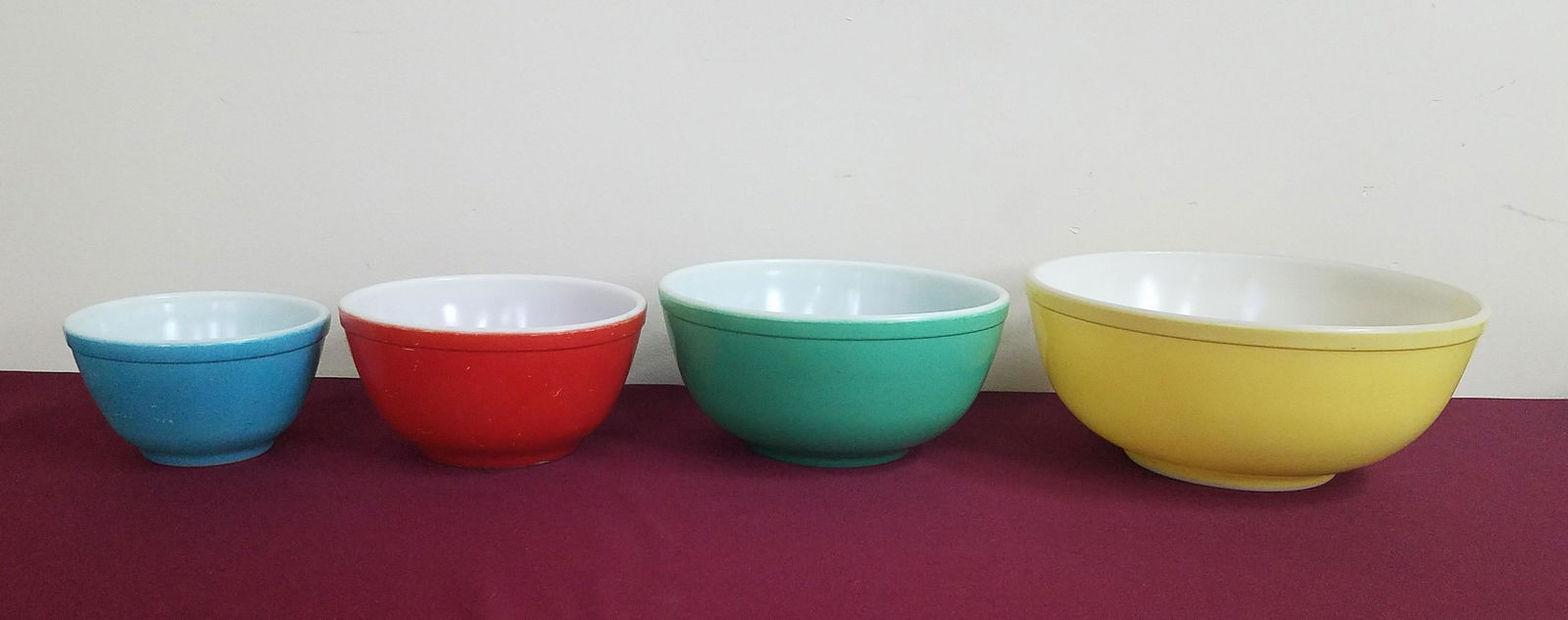 Pyrex Nesting Bowl Set (1 of 2)
