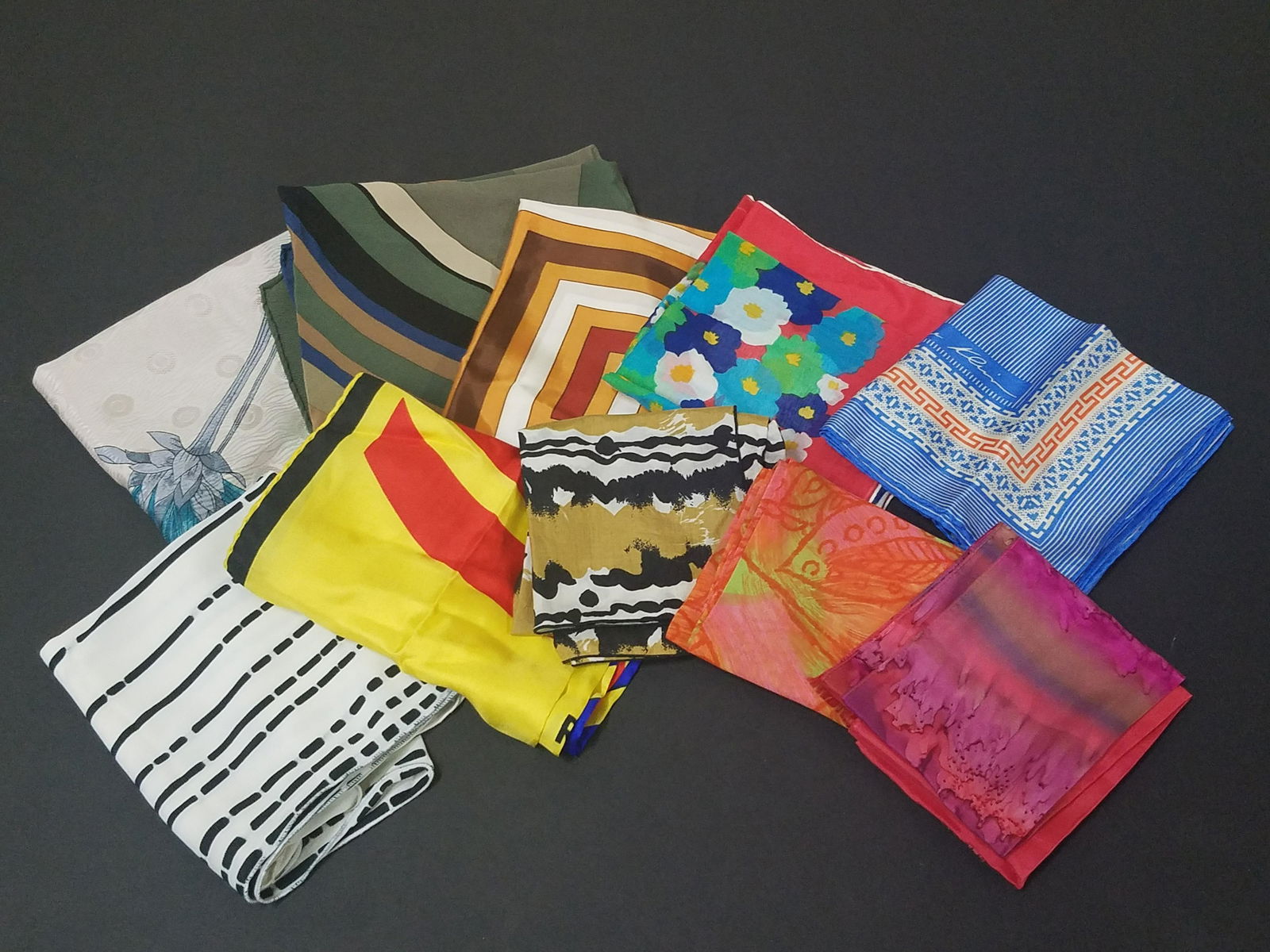 10 Vintage Scarves incl. Silk (1 of 9)