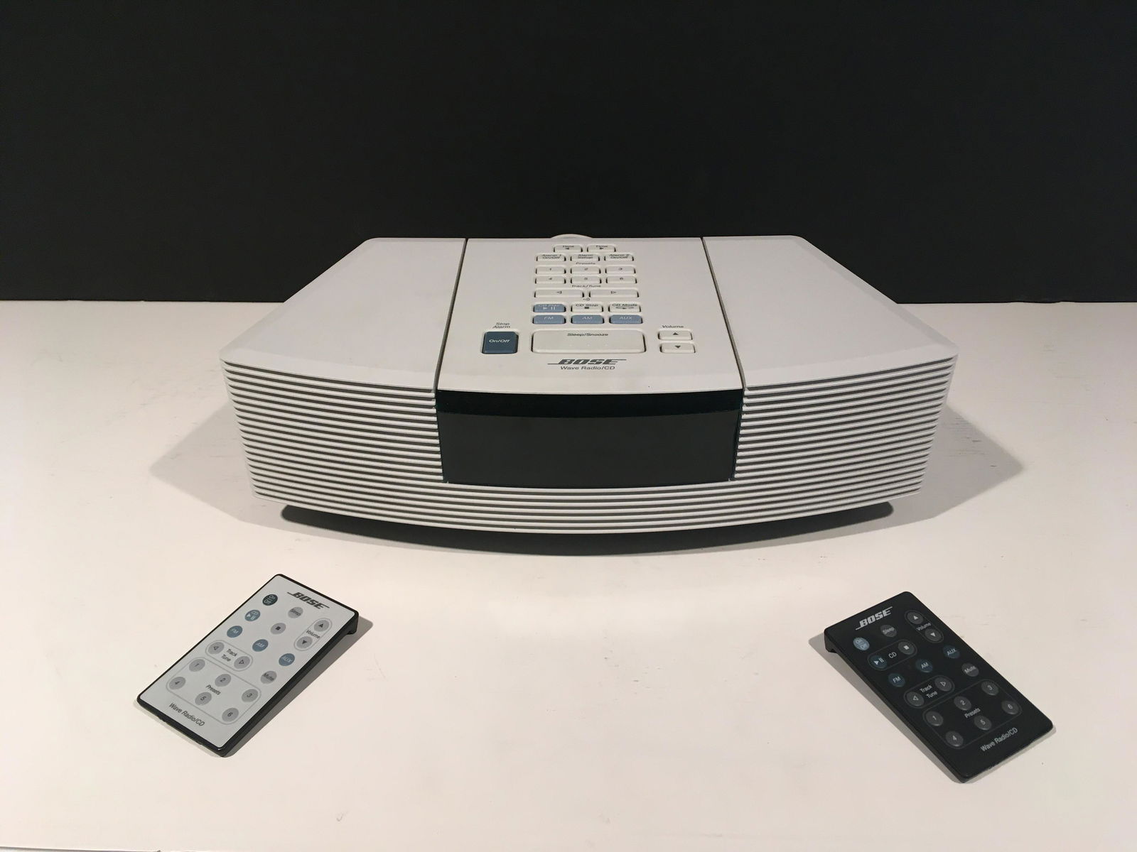 Bose Wave Radio/CD Player w/ 2 Remotes (1 of 4)