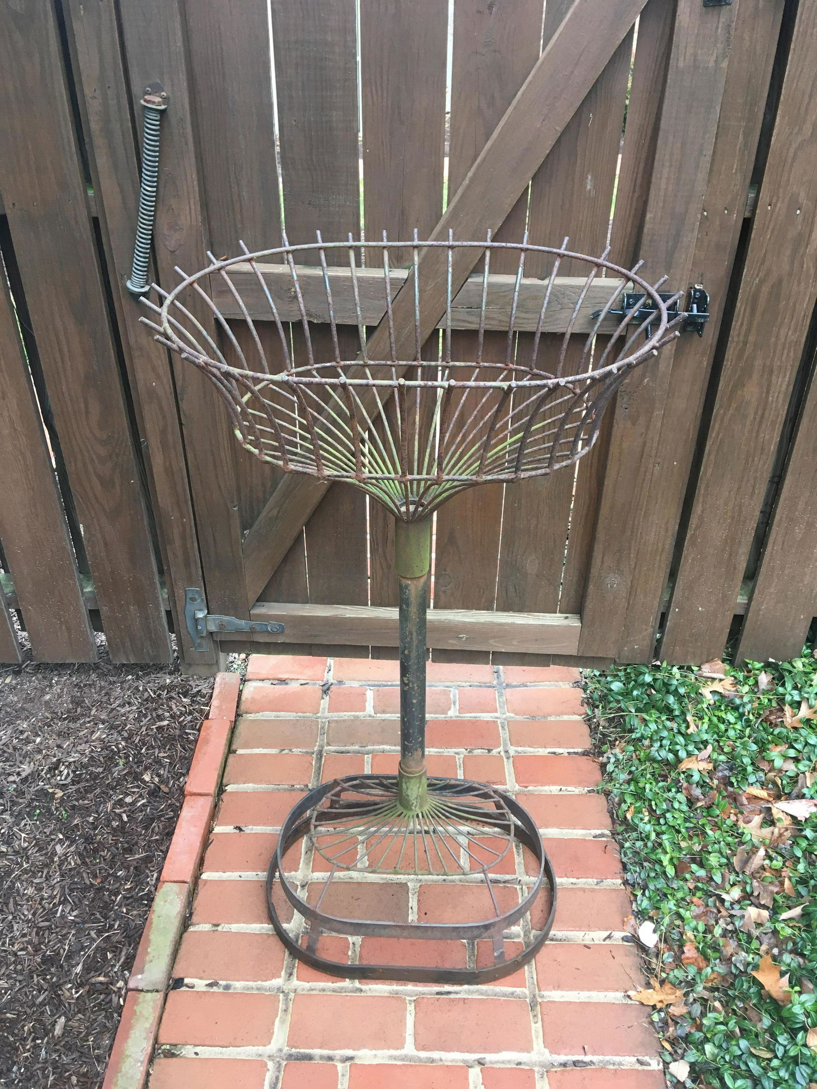 Wire Plant Stand (1 of 2)