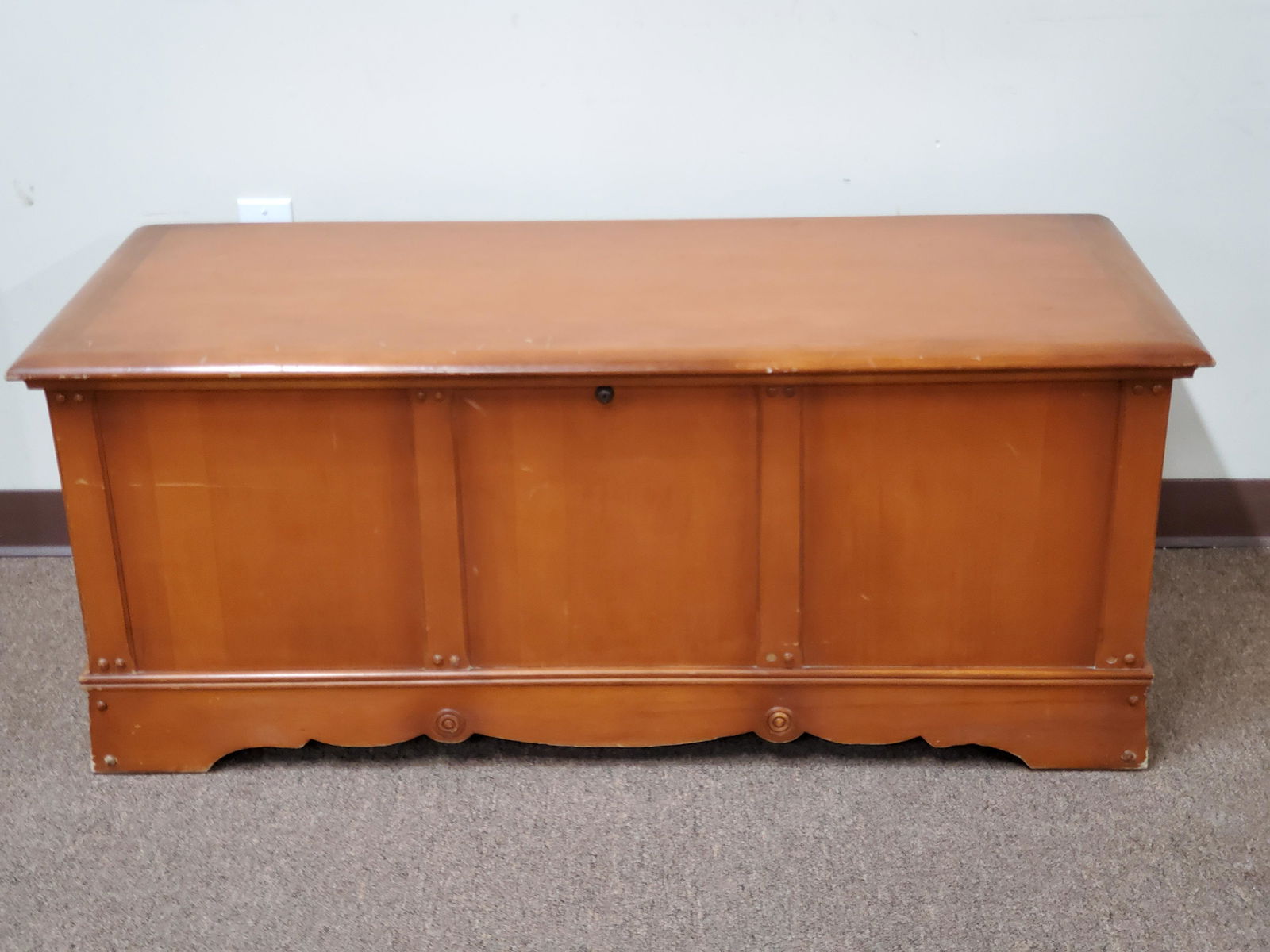 Lane Cedar Blanket Chest (1 of 7)