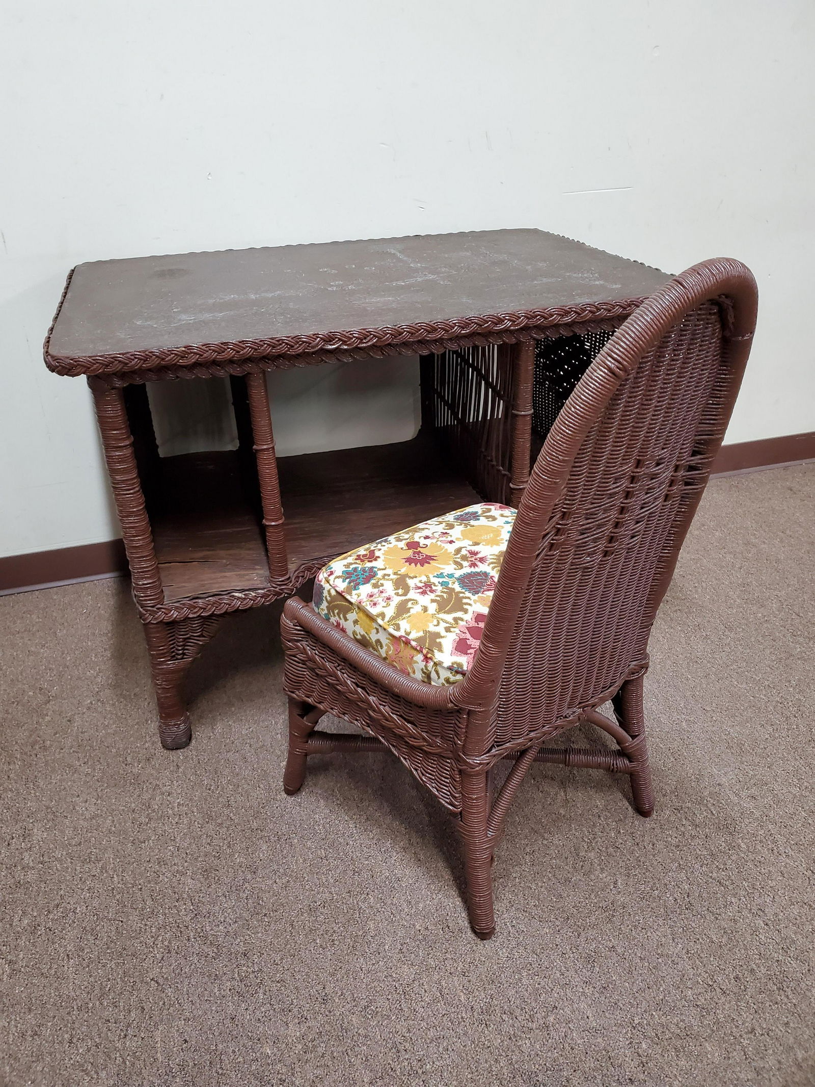 2 Pcs Wicker Desk And Chair (1 of 4)