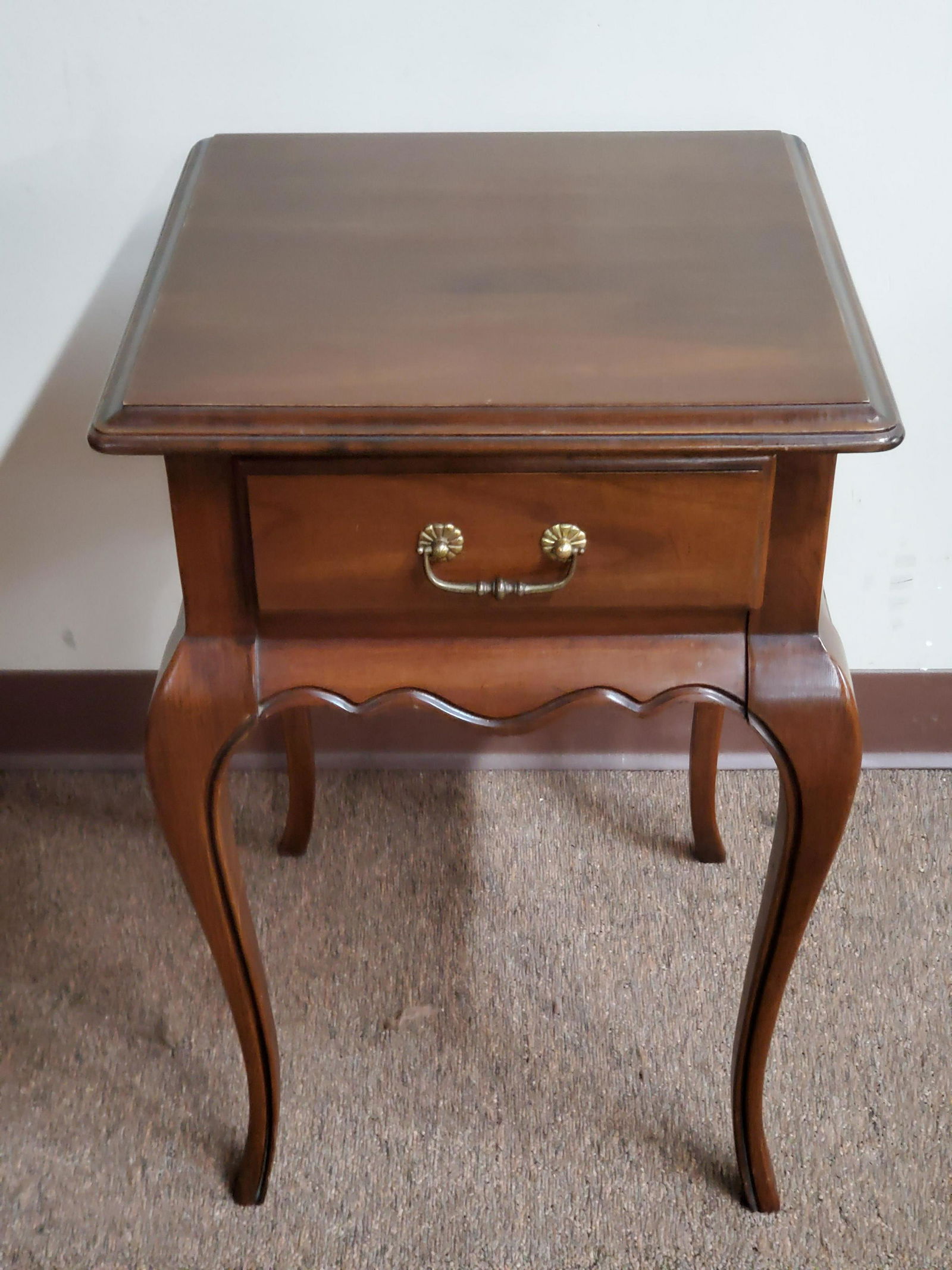 Ethan Allen Night Stand (1 of 2)