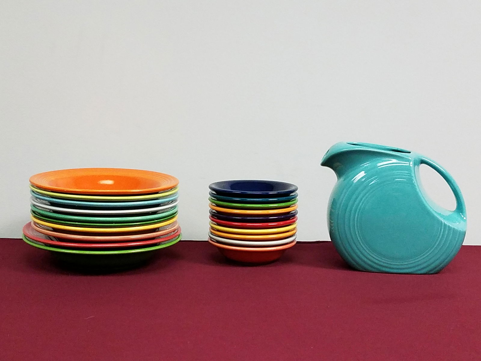 21 Pcs Fiestaware incl Pitcher and Bowls (1 of 5)