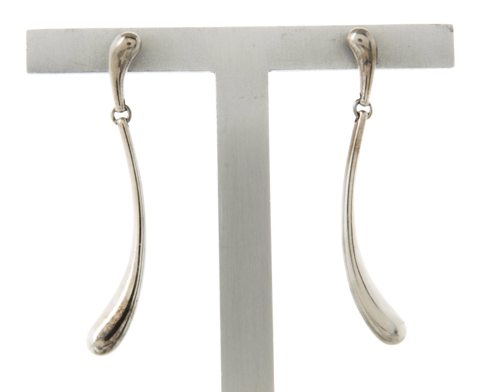 Tiffany Elsa Peretti Drop Earrings: DESRIPTION: Tiffany Elsa Peretti drop earrings. With Tiffany bag. MEASUREMENTS: 2-1/4".