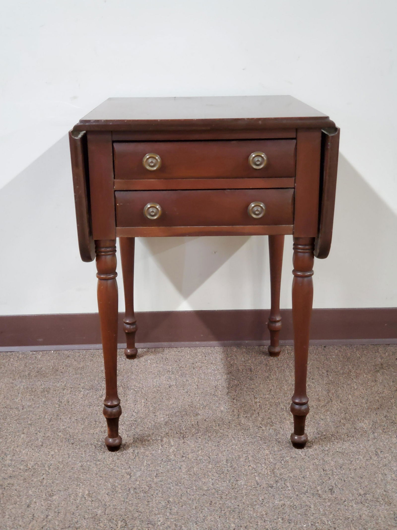 Cherry Masters Drop Side End Table (1 of 4)