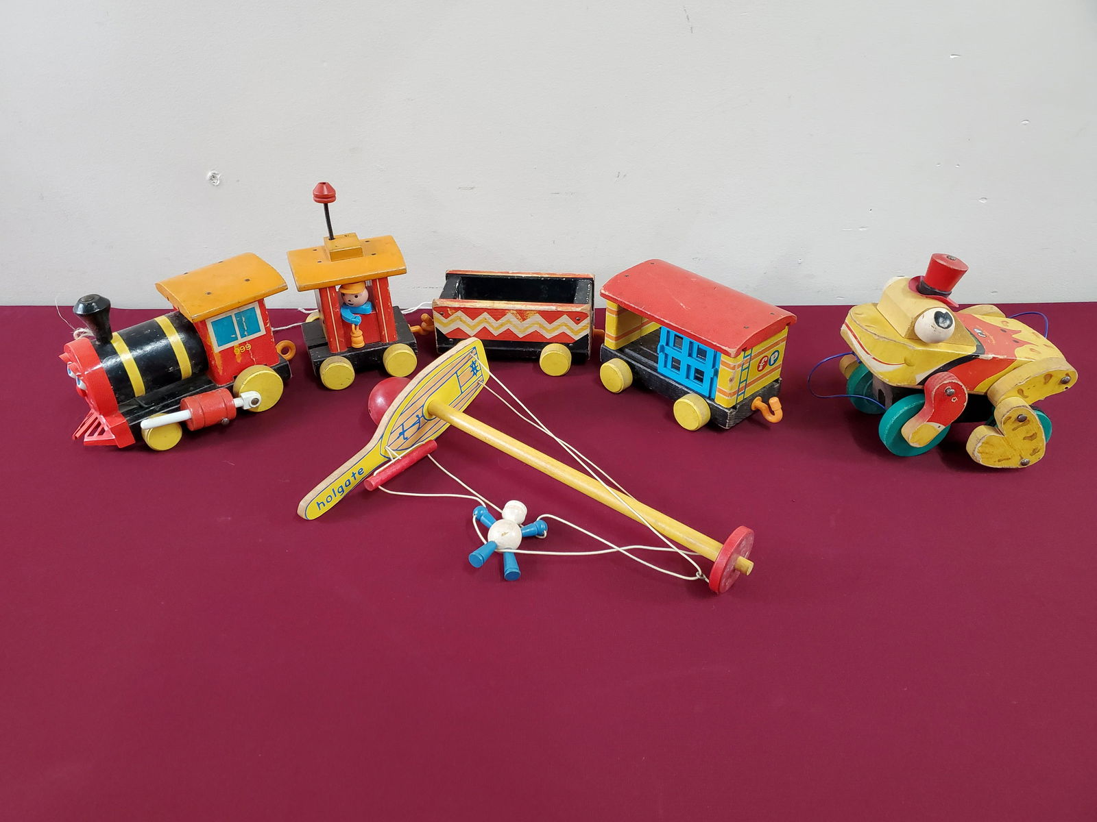 6 Pcs Vintage Fisher Price Toys: Includes a 4 piece Huffy Puffy Train and Buddy Bullfrog. 3-1/2" to 6-1/4" high.