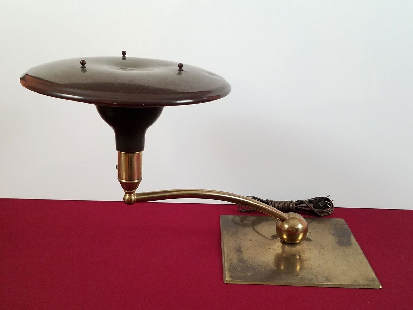 Sight Light Corp. Swiveling Desk Lamp (1 of 4)