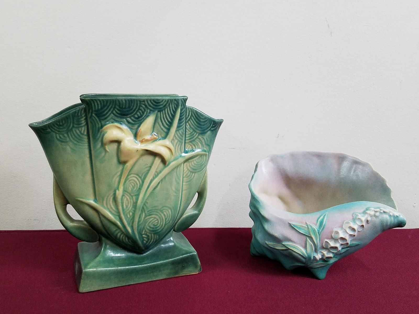 2 Pcs Roseville incl. Conch Shell (1 of 3)