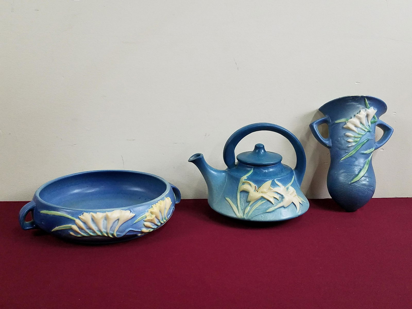 3 Pcs Roseville Freesia (1 of 4)