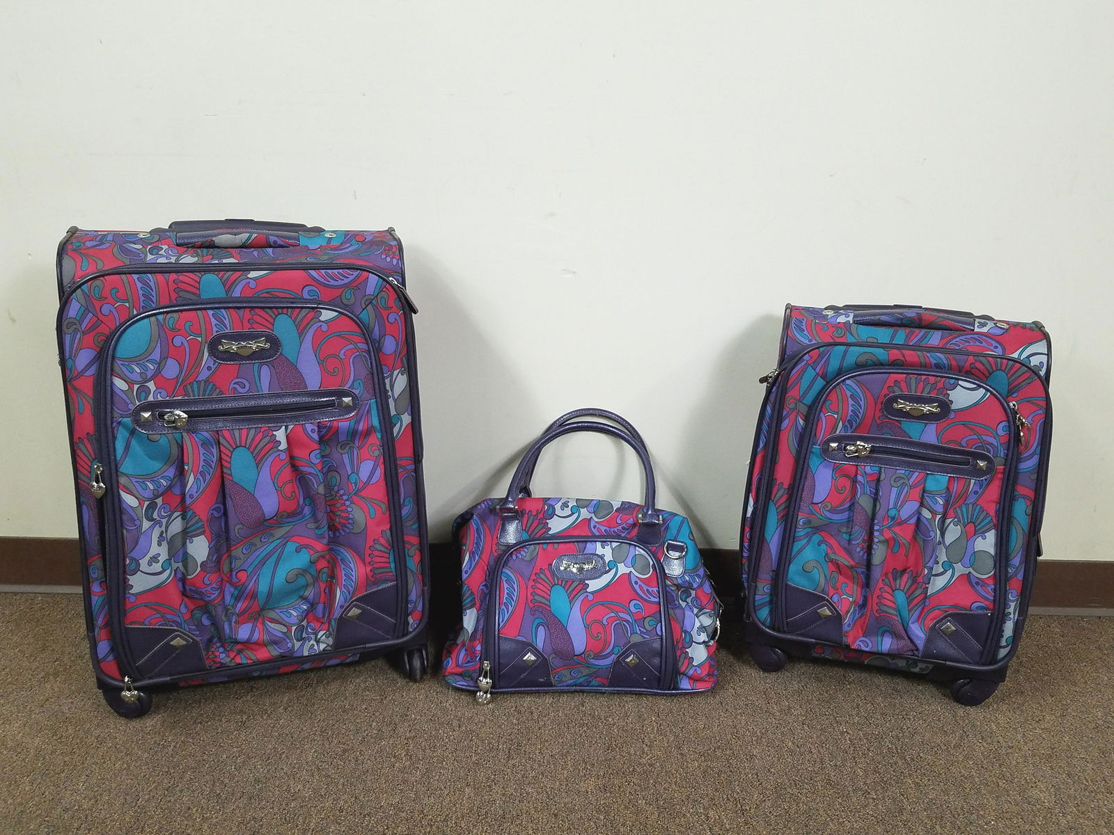 3 Kathy Van Zeeland Rolling Luggage and Purse (1 of 4)