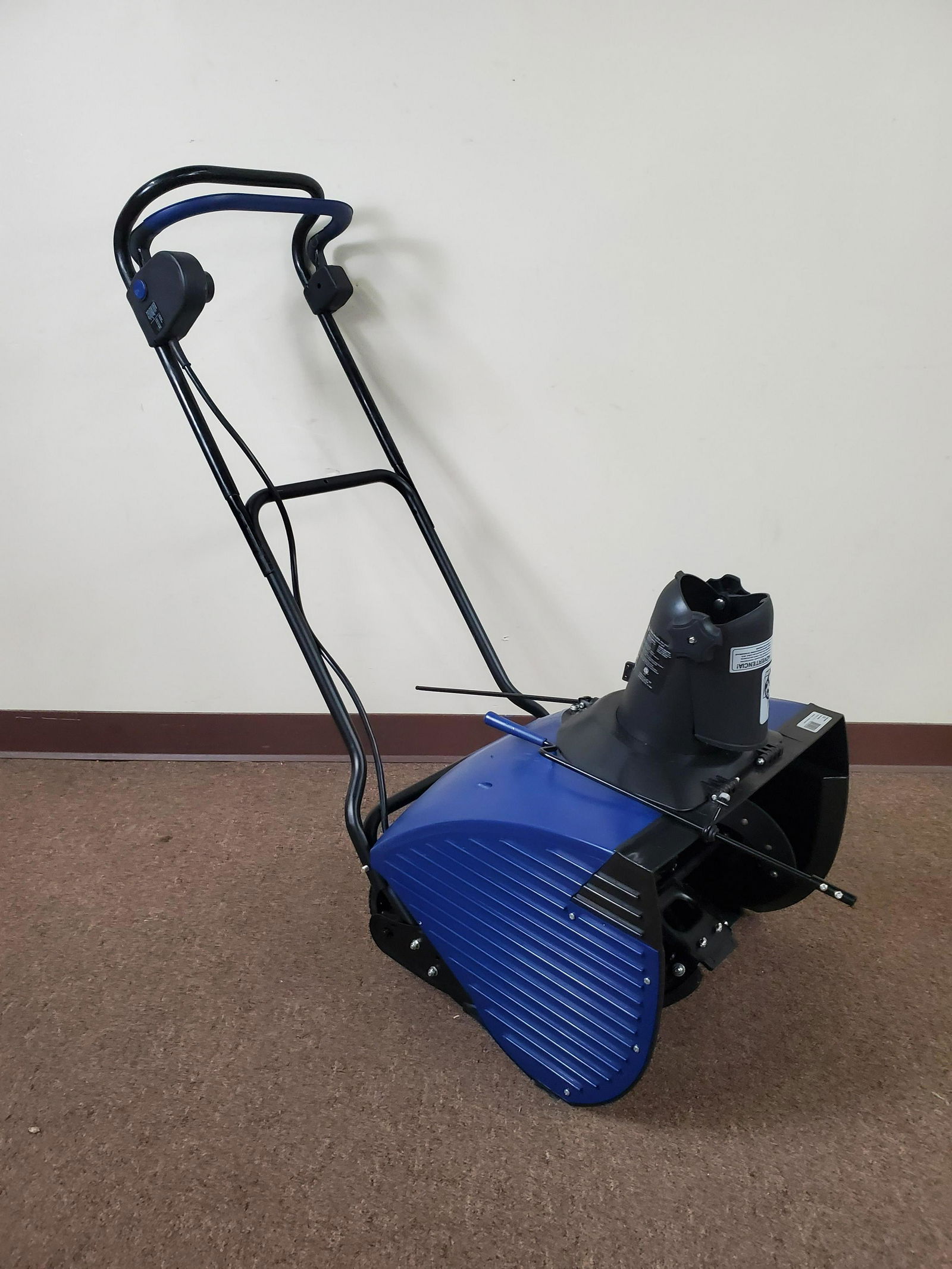 Snow Joe Electric Snow Thrower (1 of 3)
