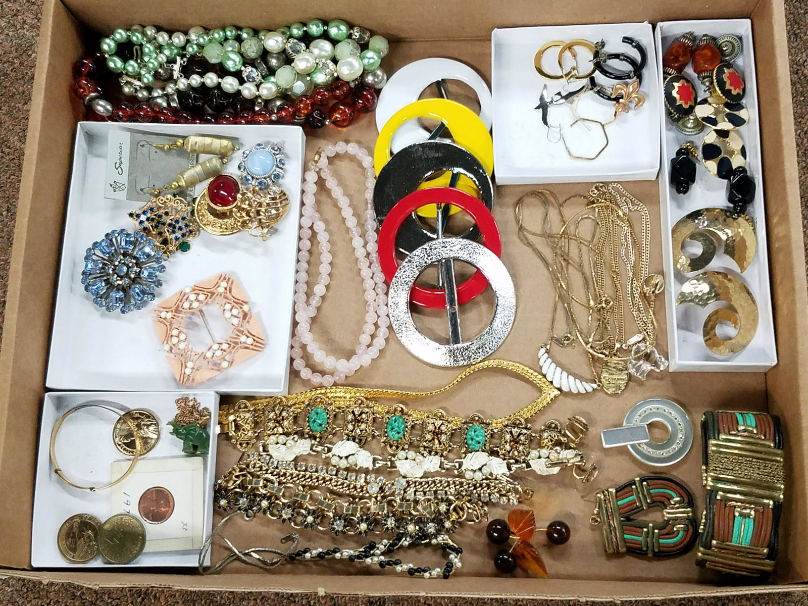 Approximately 600 Pcs Costume Jewelry: Includes necklaces, bracelets, earrings, brooches, pendants, tokens, watches, ETC.