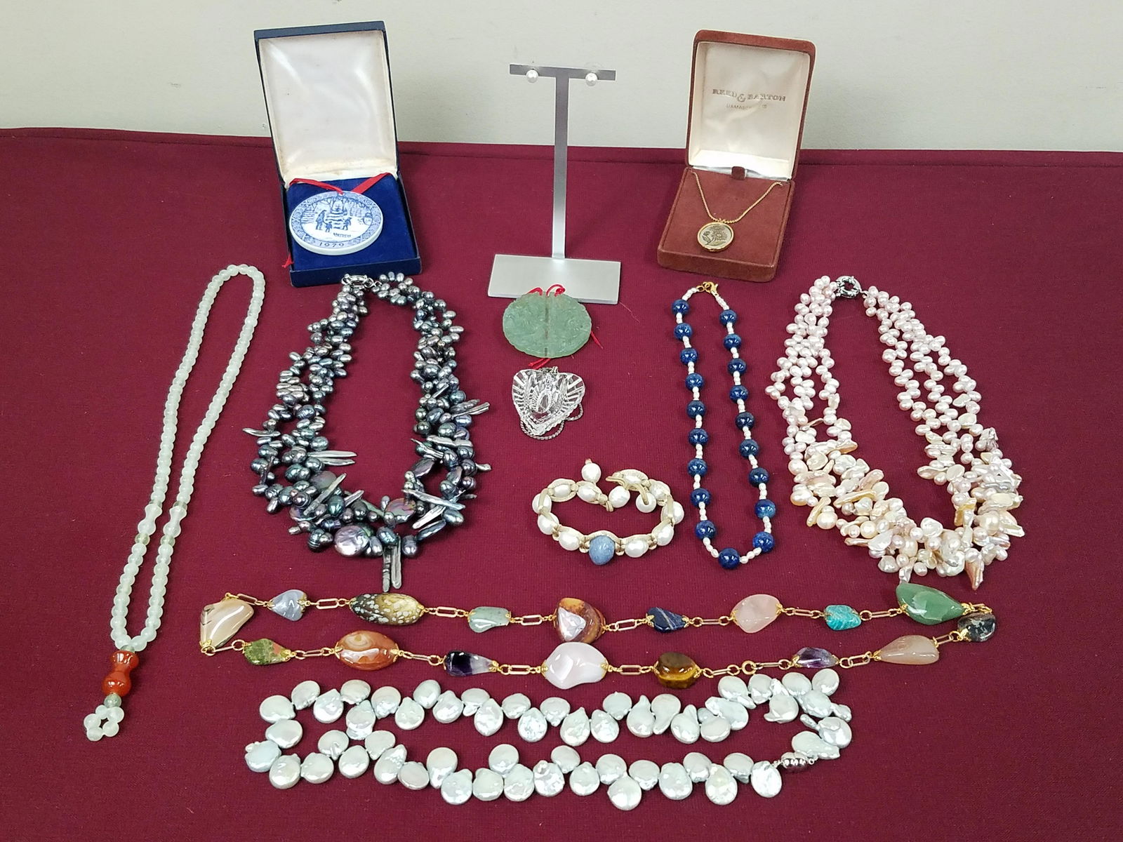 12 Pcs Jewelry incl. Jade and Pearls (1 of 8)