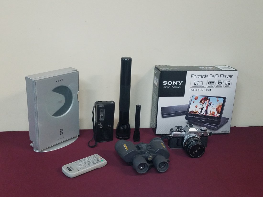 7 Pcs Electronics and Cameras (1 of 6)