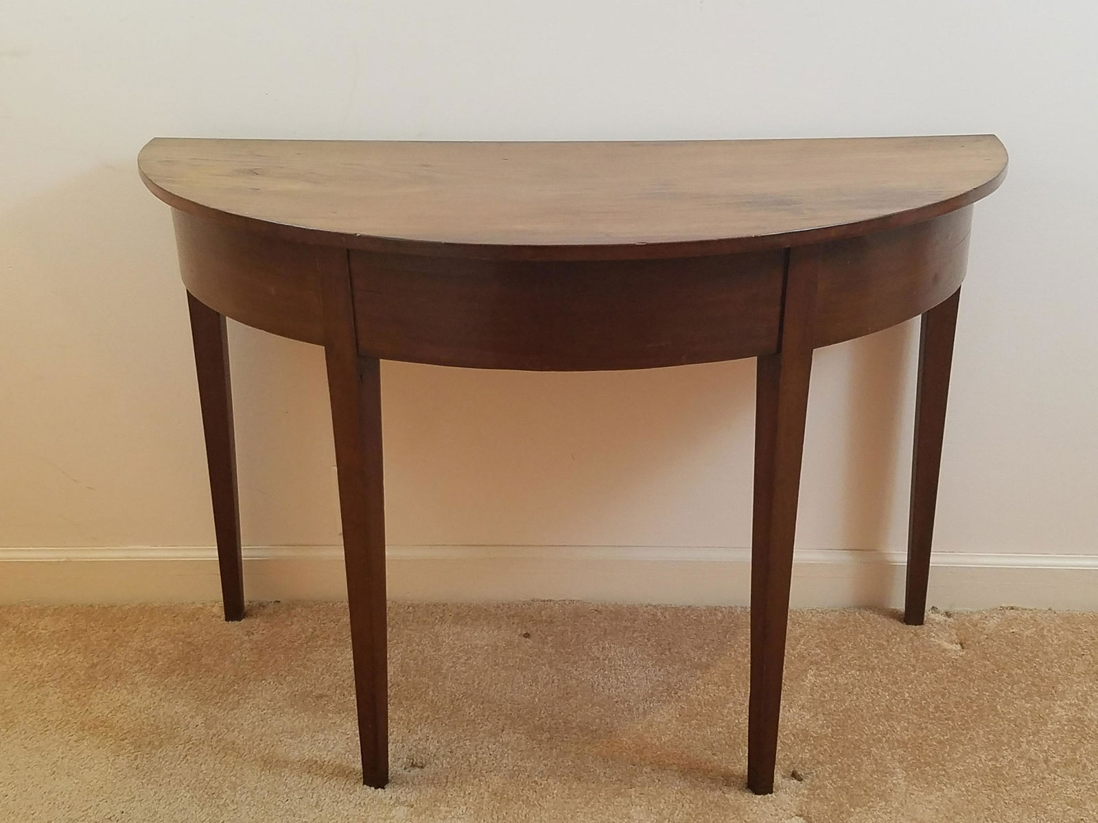 Banquet End Table (1 of 2)