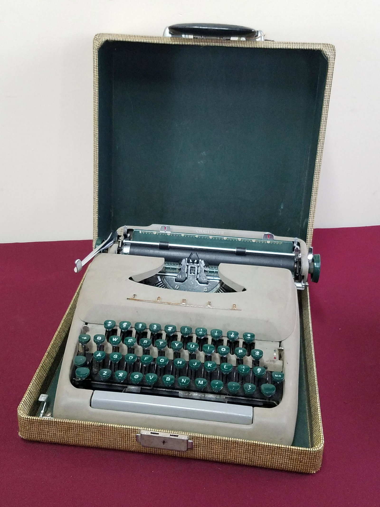 Tower Challenger Typewriter: F, @ and V keys stick. Case key included.