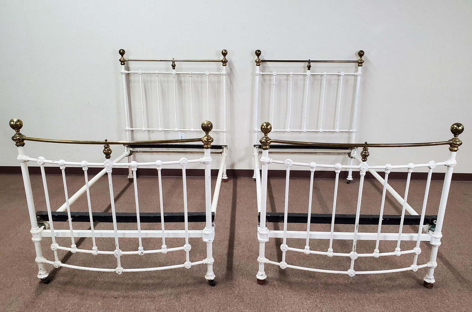 2 Iron Beds (1 of 5)