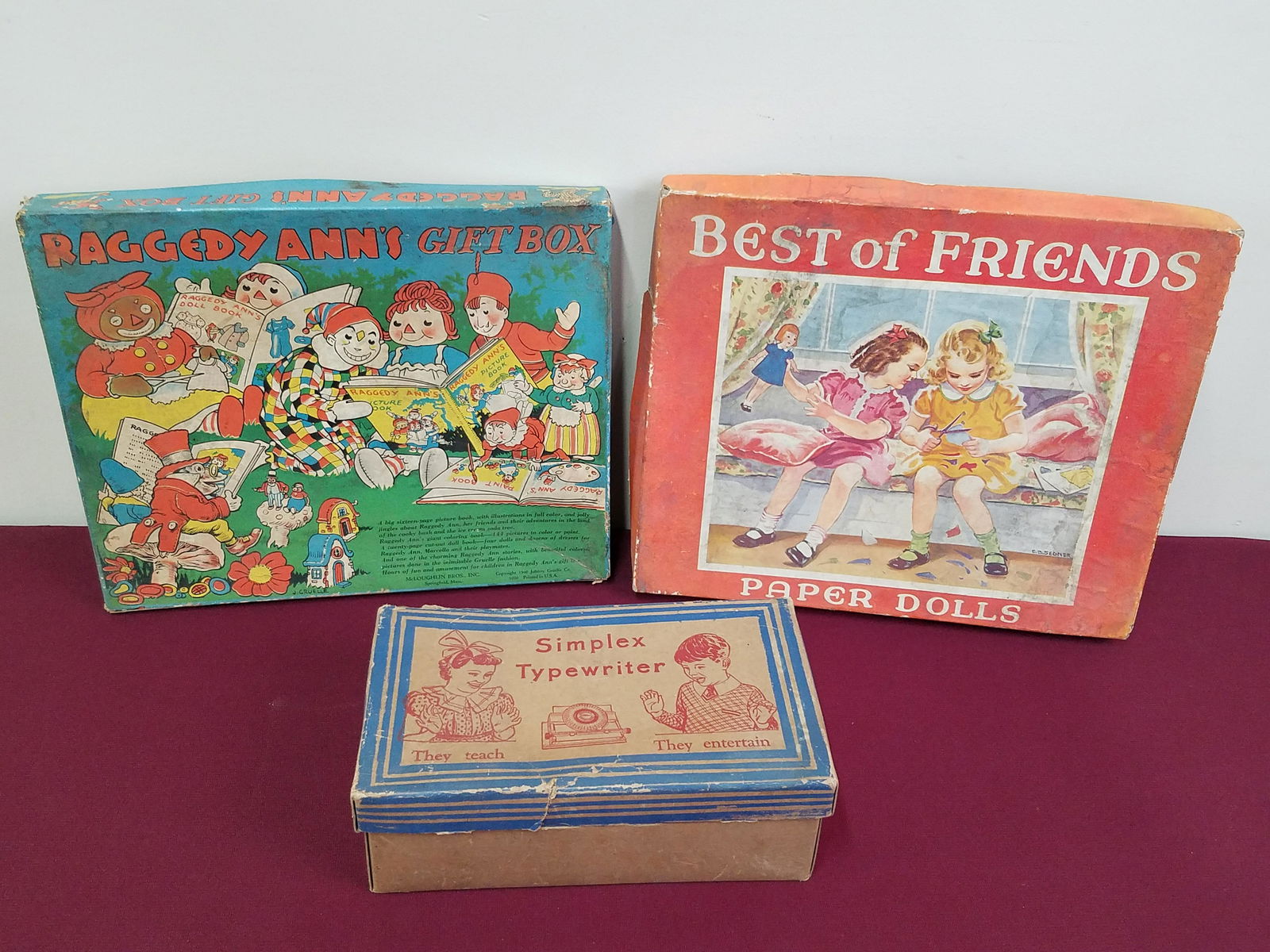 Paper dolls & Simplex Typewriter incl. Raggedy Ann (1 of 13)