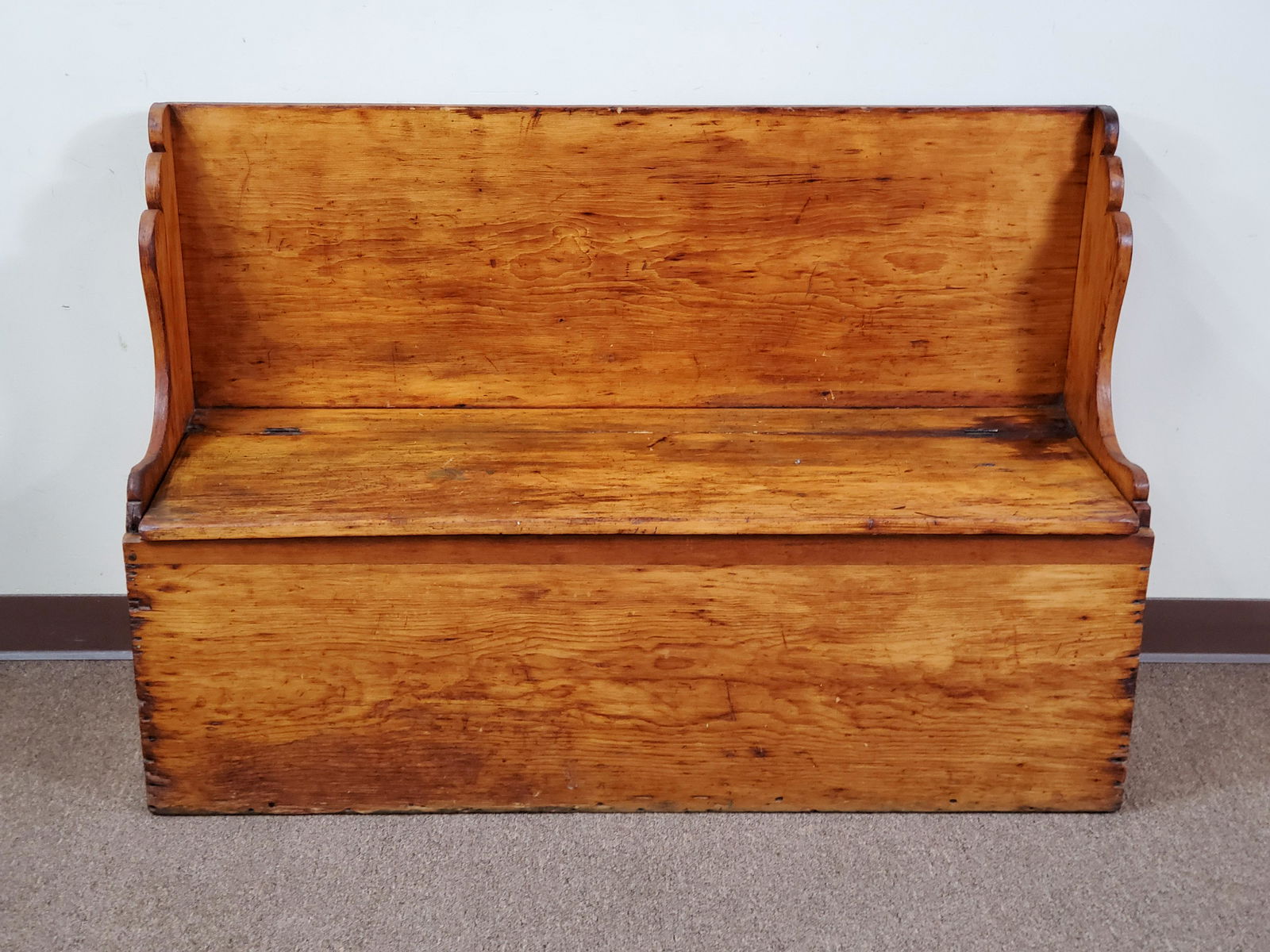Bench Blanket Chest (1 of 3)
