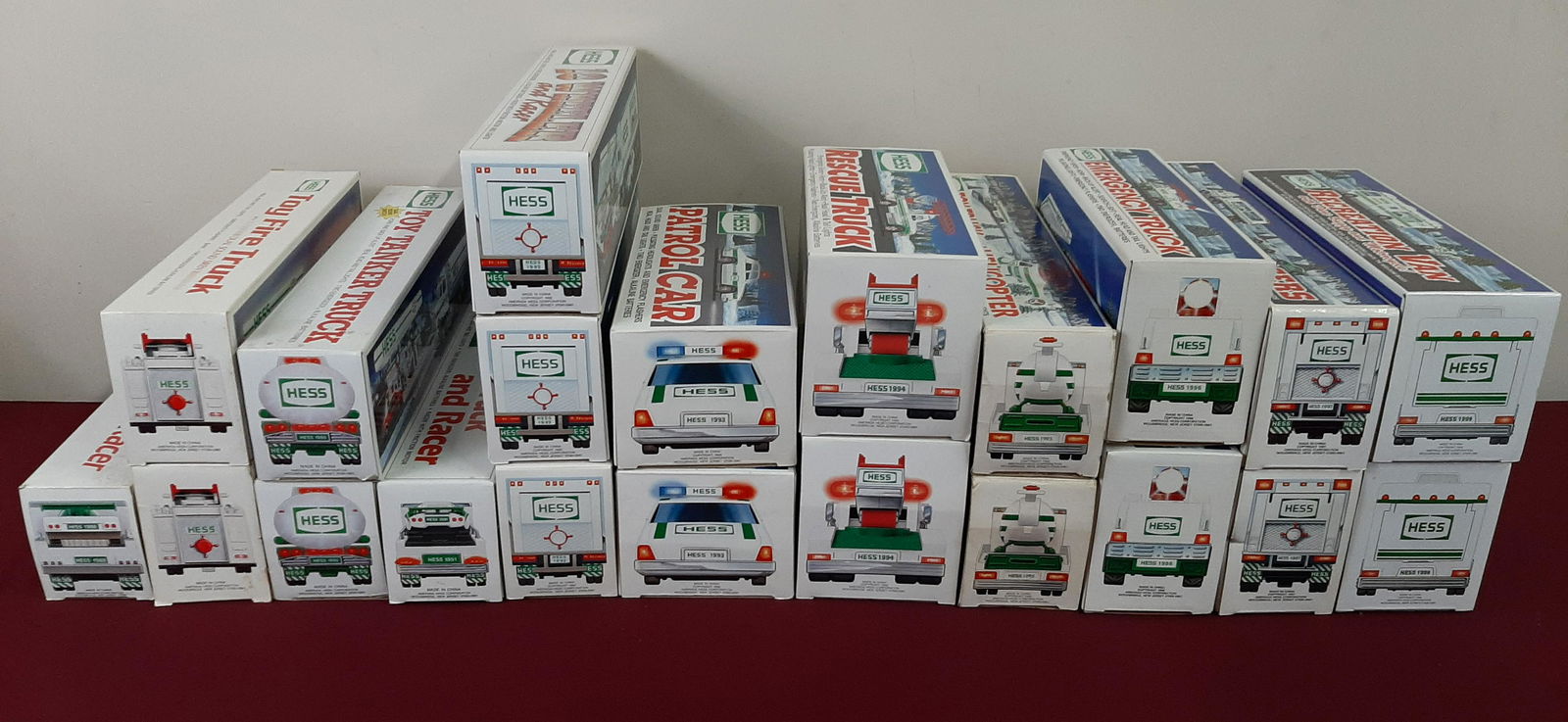 21 Hess Trucks Incl. 1988-1998 (1 of 7)