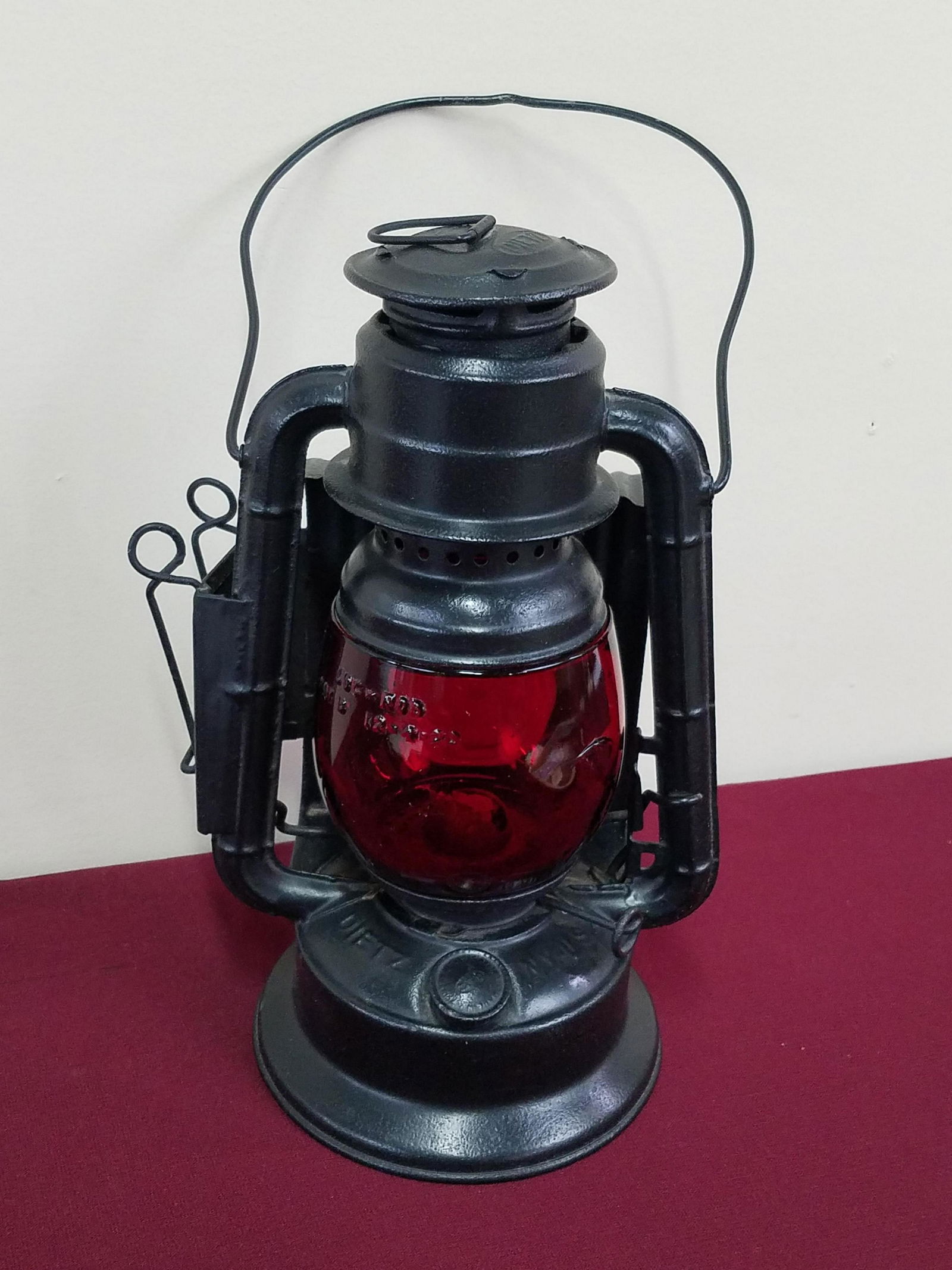 Dietz Barn Lantern with Reflector (1 of 5)