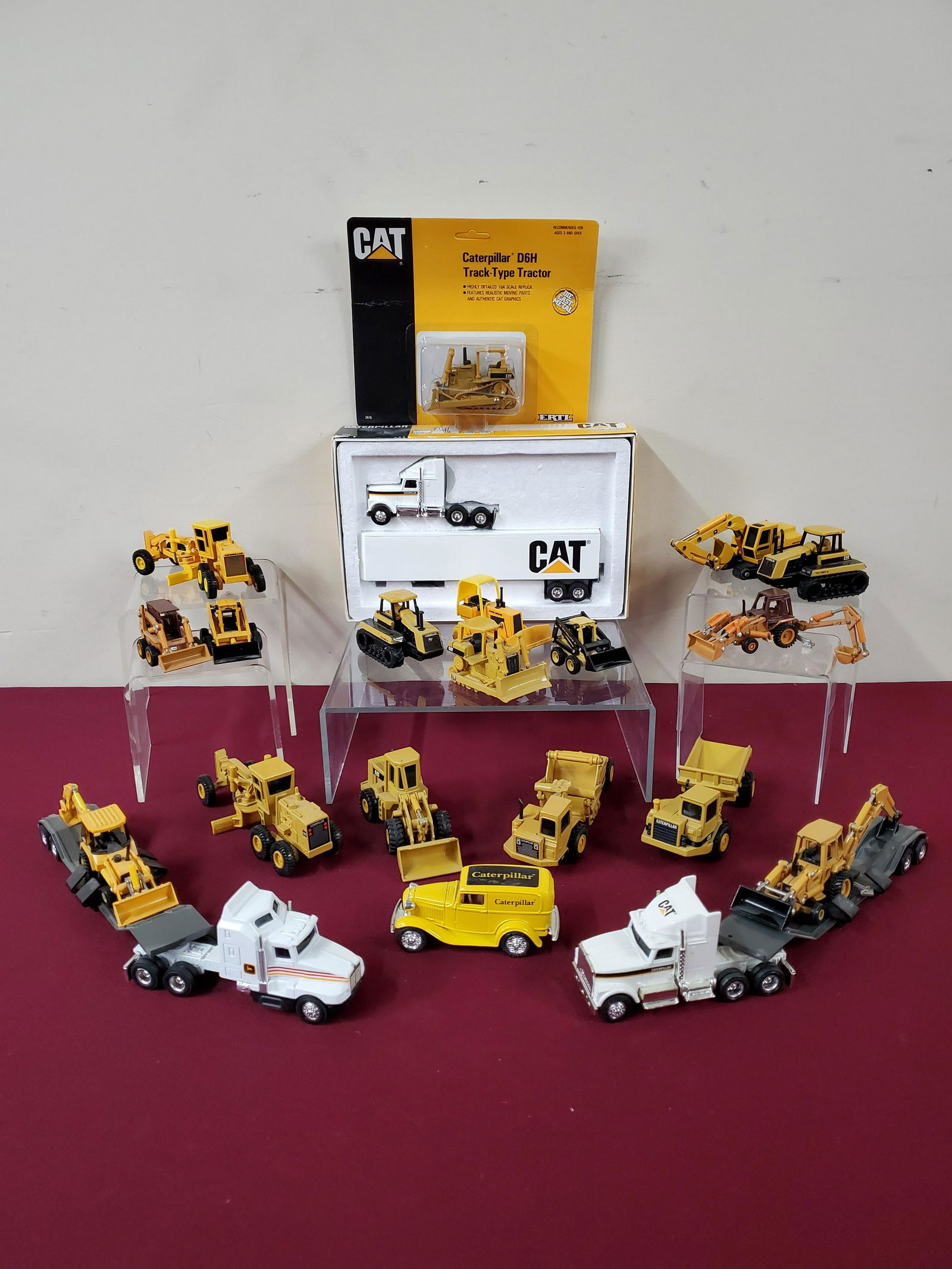 21 CAT Die Cast Construction Trucks (1 of 4)
