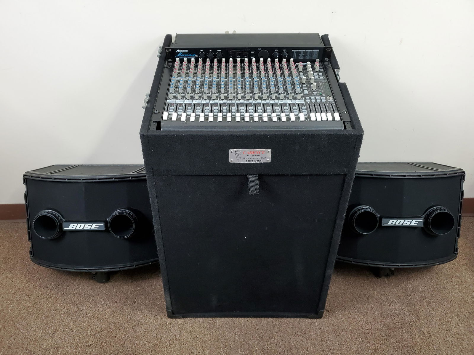 Pr Bose Speakers and Mackie Mixer (1 of 6)