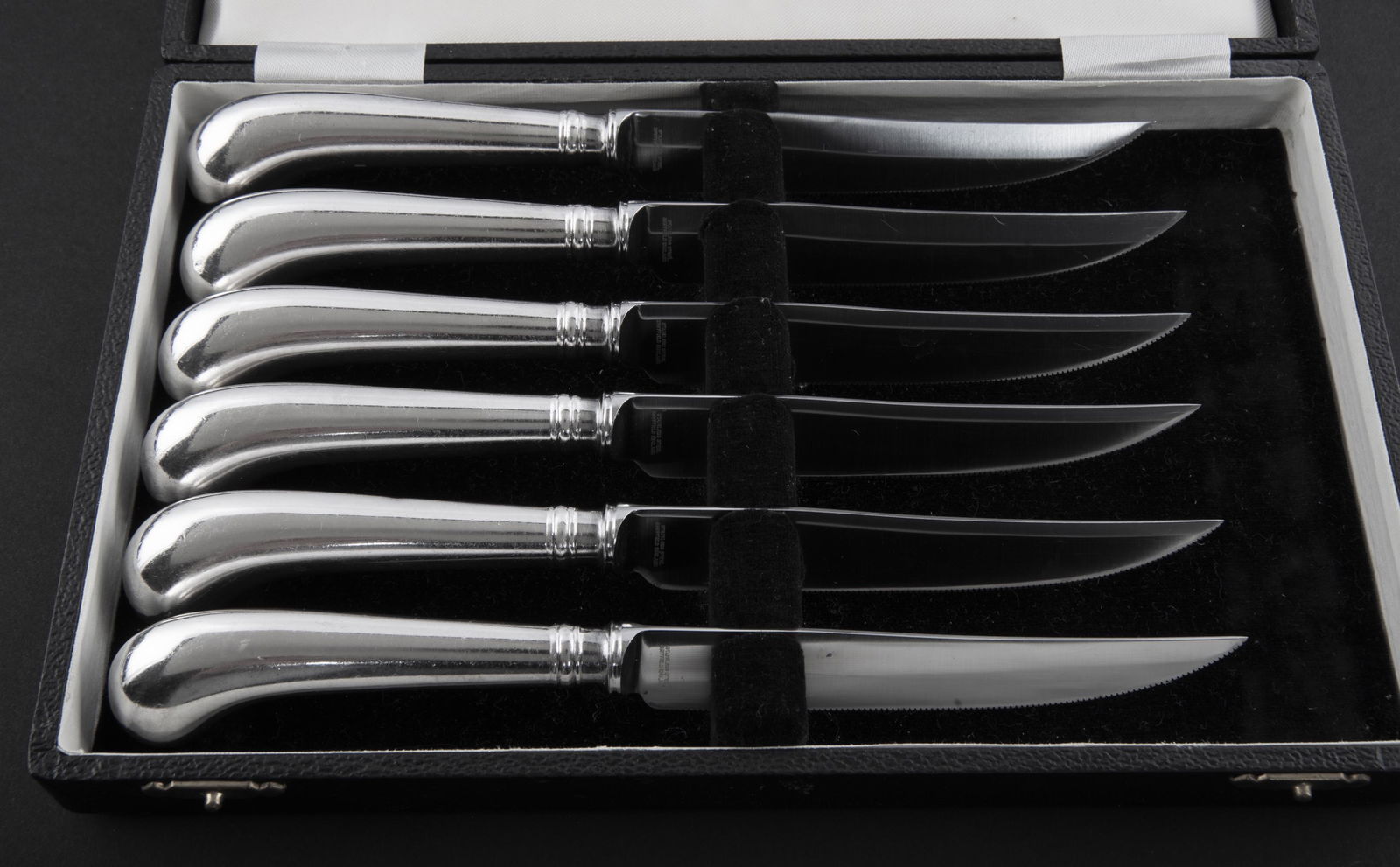 6 Sheffield Steak Knives in Case (1 of 3)