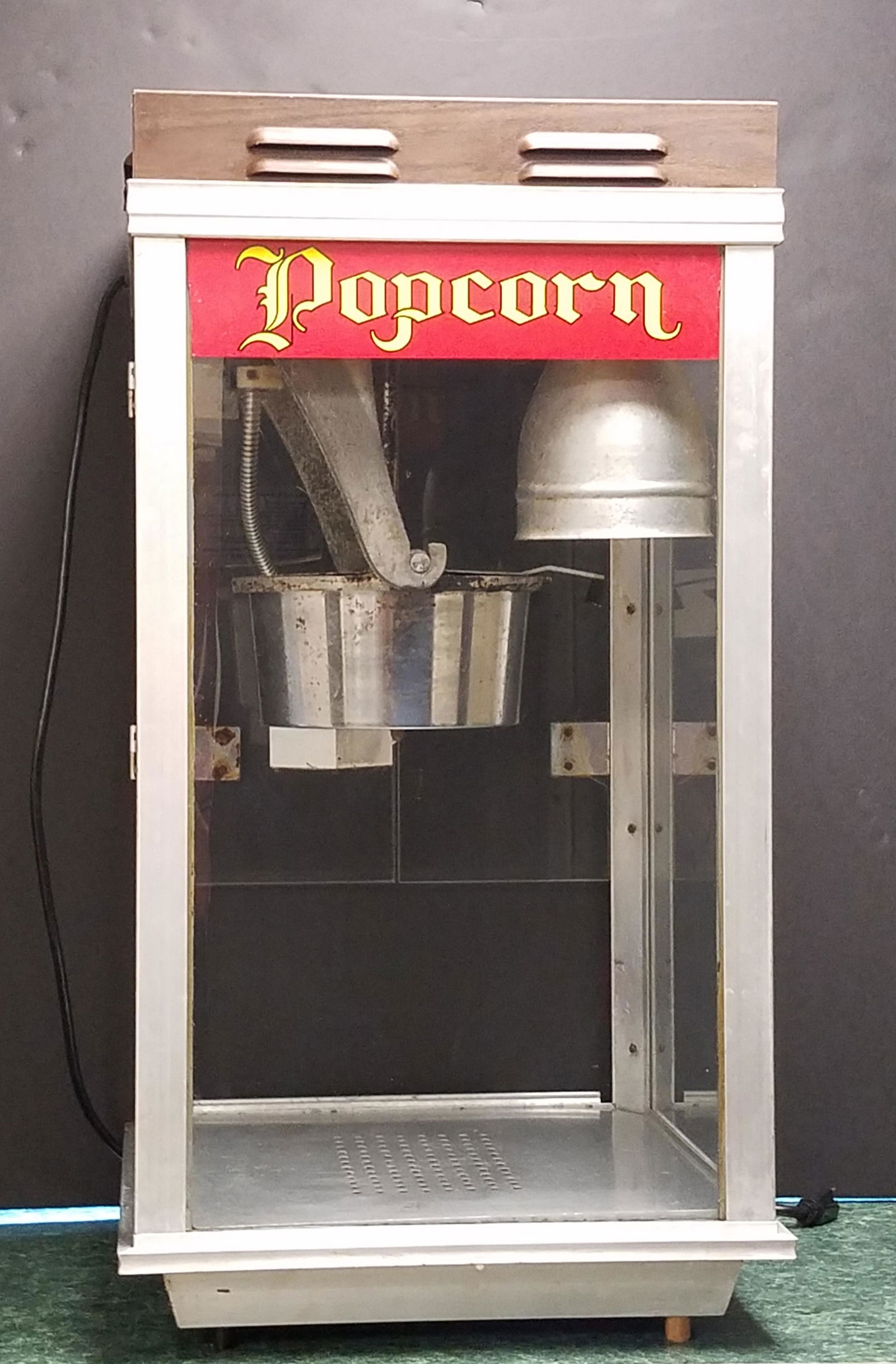Deluxe Pinto Pop Popcorn Machine Model 2147 (1 of 3)