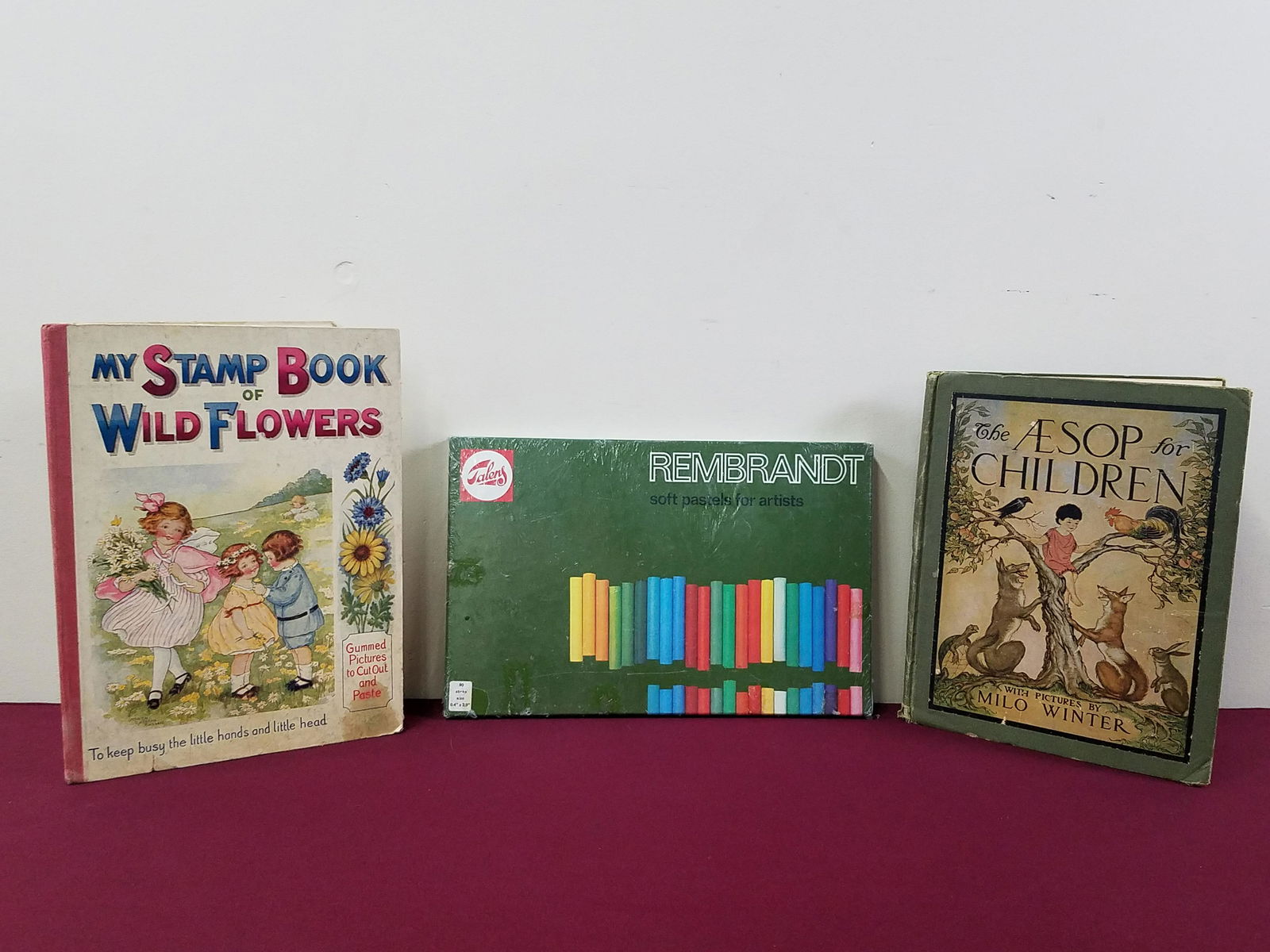 2 Children's Books and Rembrandt Pastels Kit (1 of 15)