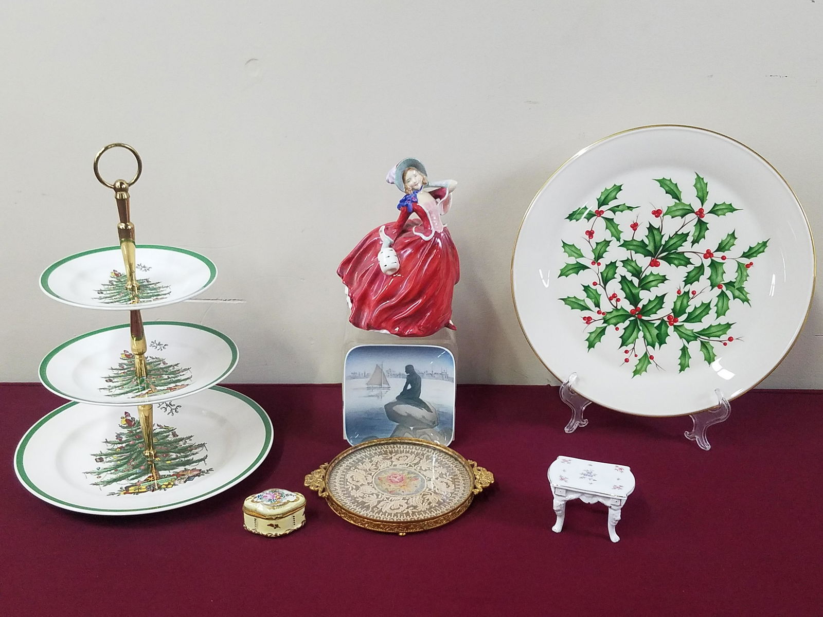 7 Pcs Ceramics and Lacework incl Royal Doulton (1 of 7)