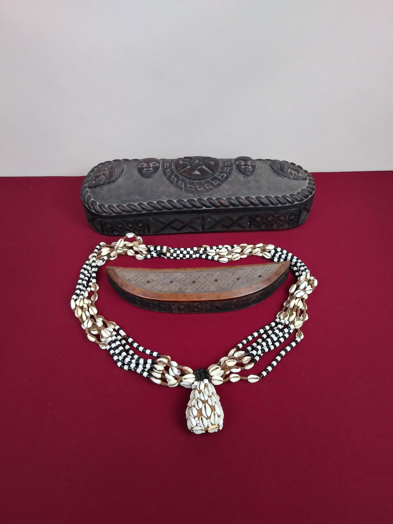 2 African Carved Kuba Boxes And Beaded Necklace (1 of 3)