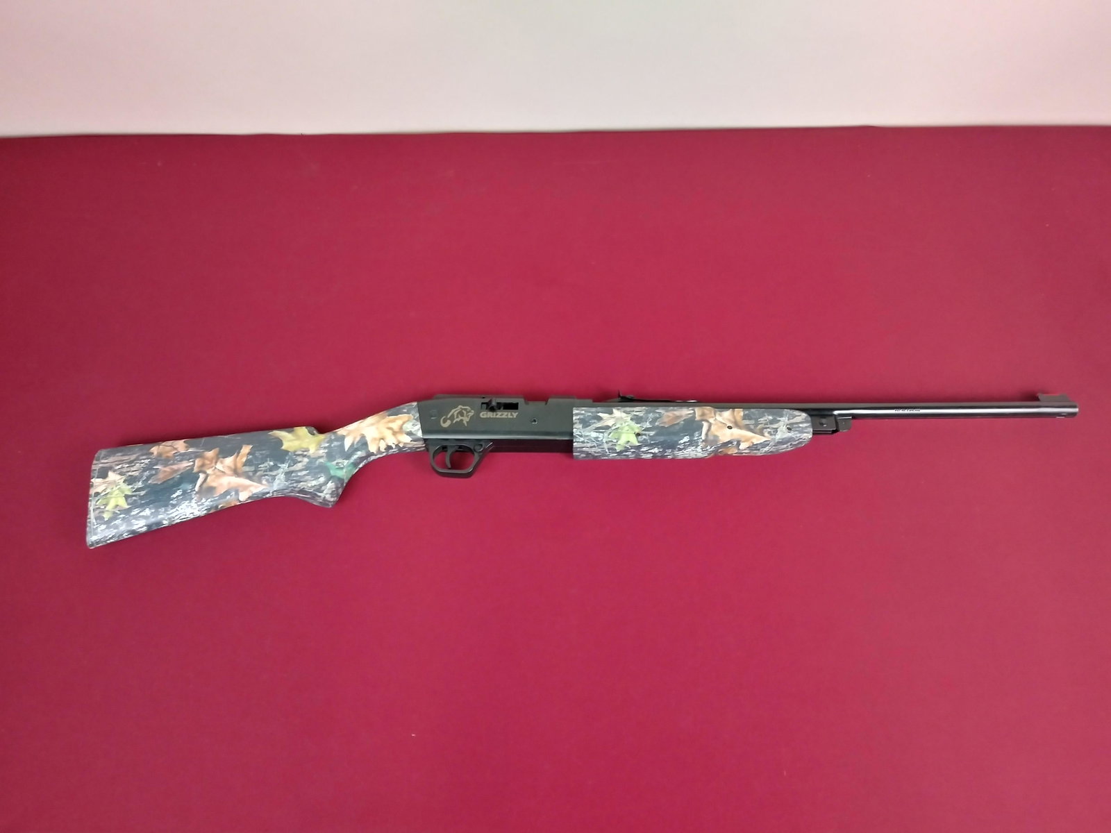 Daisy Grizzly BB Gun: In Mossy Oak camouflage. 35-1/2" long.