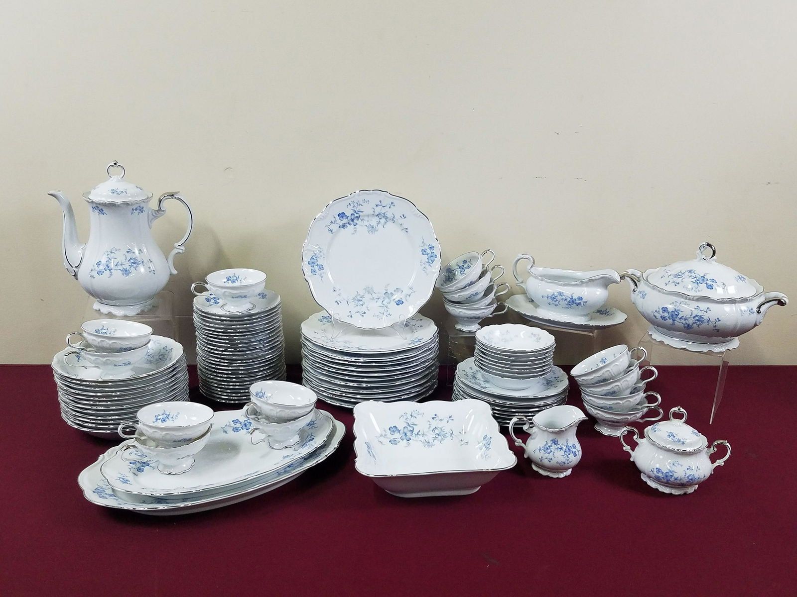 87 Pcs Edelstein "Ocean Blue" Dinnerware (1 of 4)