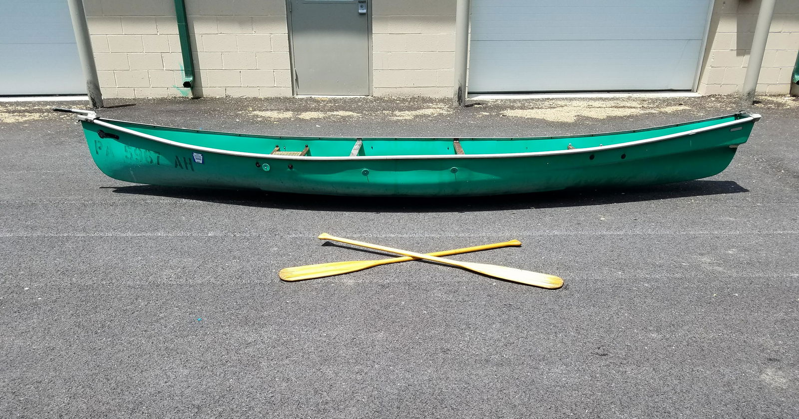 16'4" Contour Canoe with Oars and Line Hook (1 of 7)