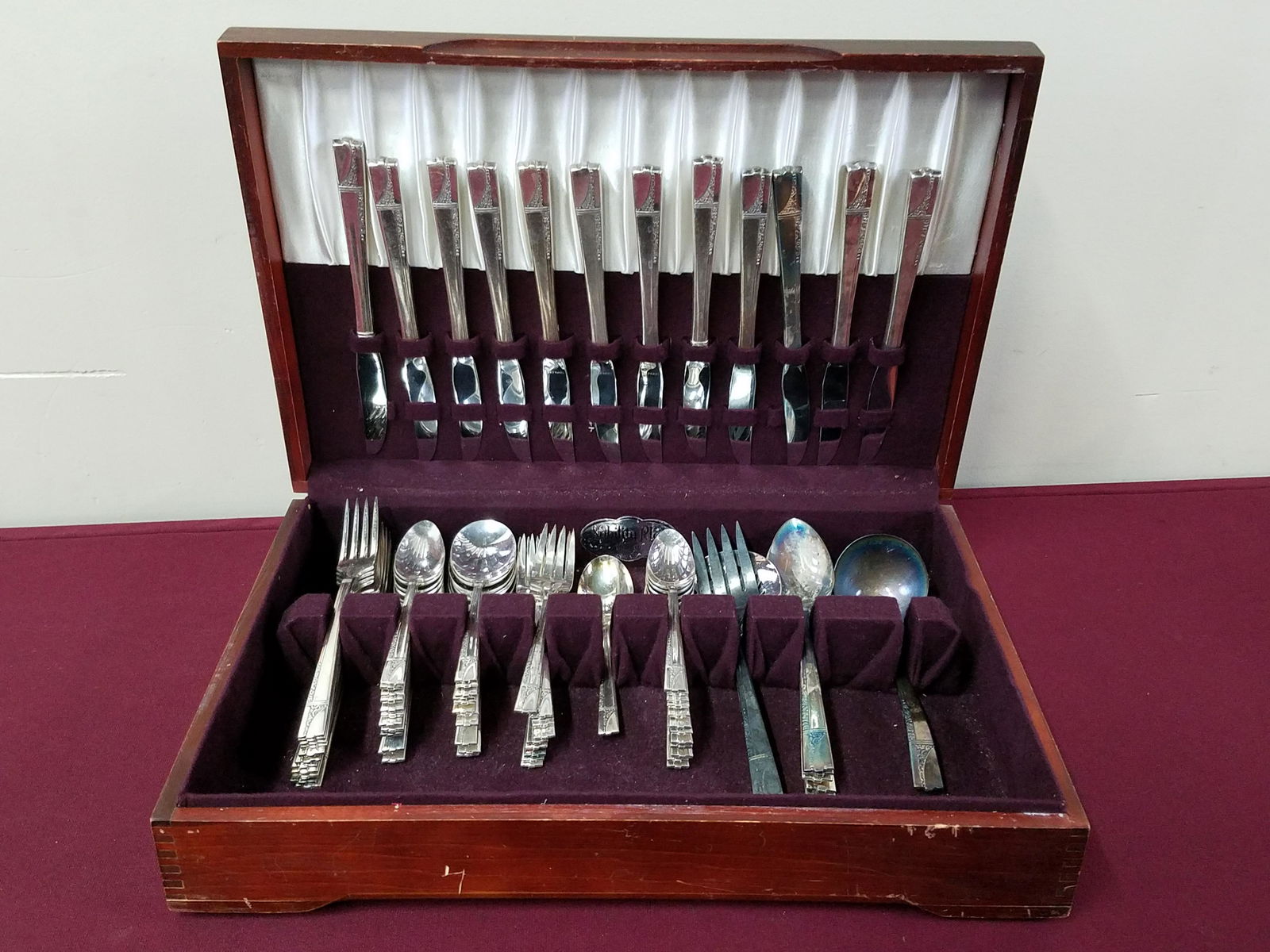 82 Pcs Nobility Plate Flatware (1 of 4)