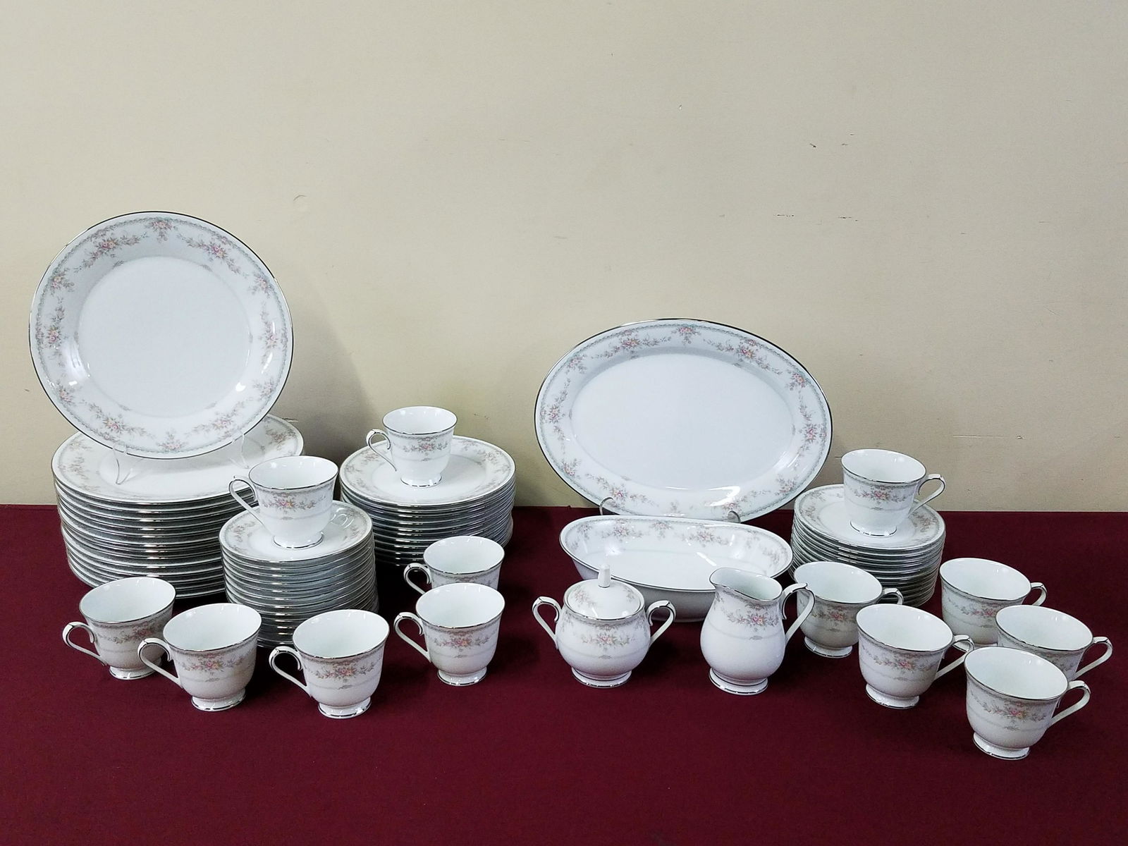 65 Pcs Veranda Noritake Dinnerware (1 of 4)