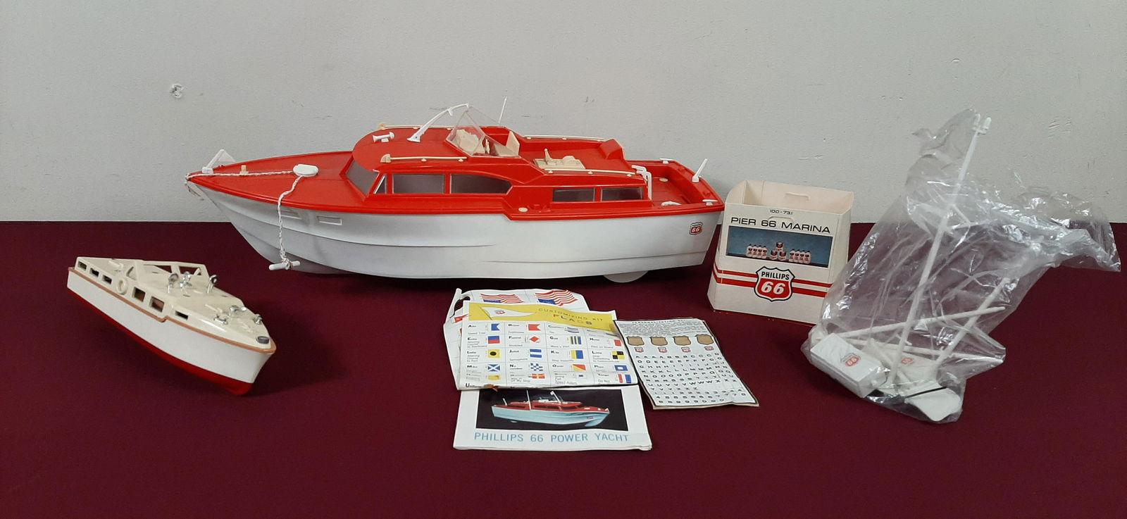 Phillip's 66 Power Yacht and Boat Radio (1 of 7)