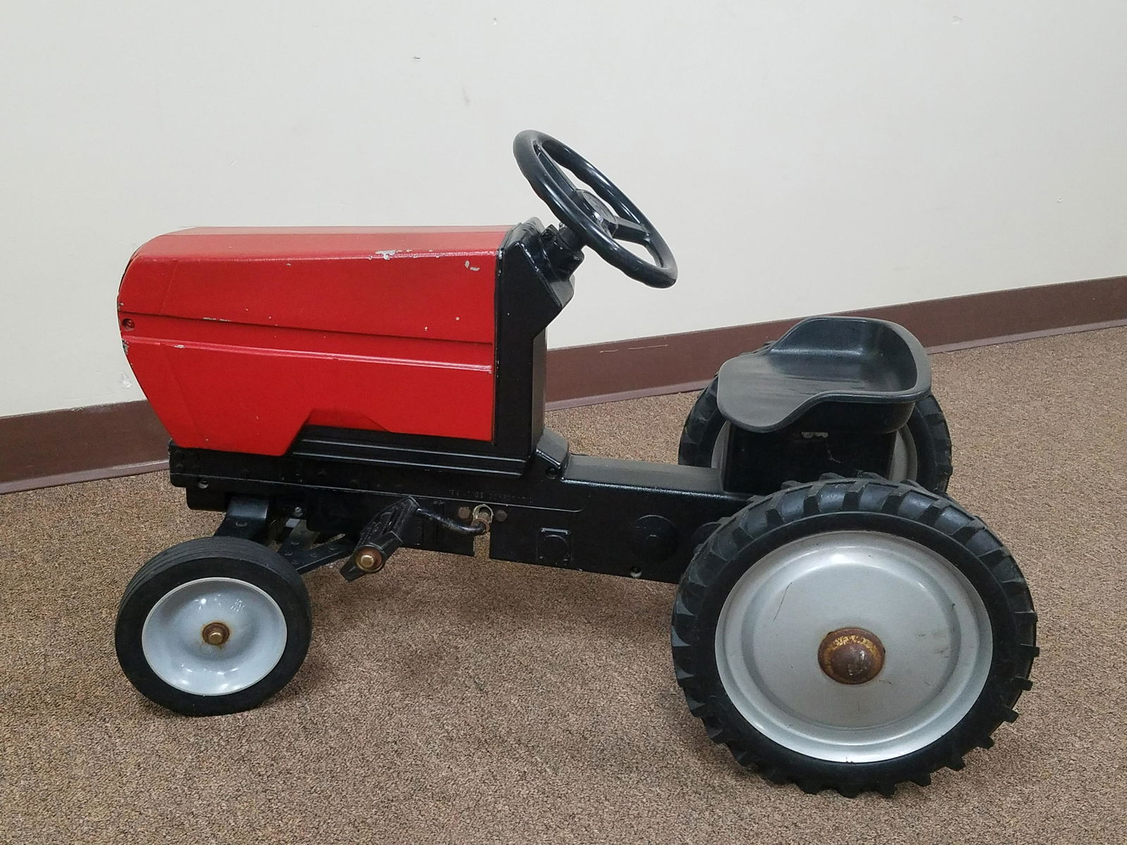 ERTL Pedal Tractor (1 of 3)