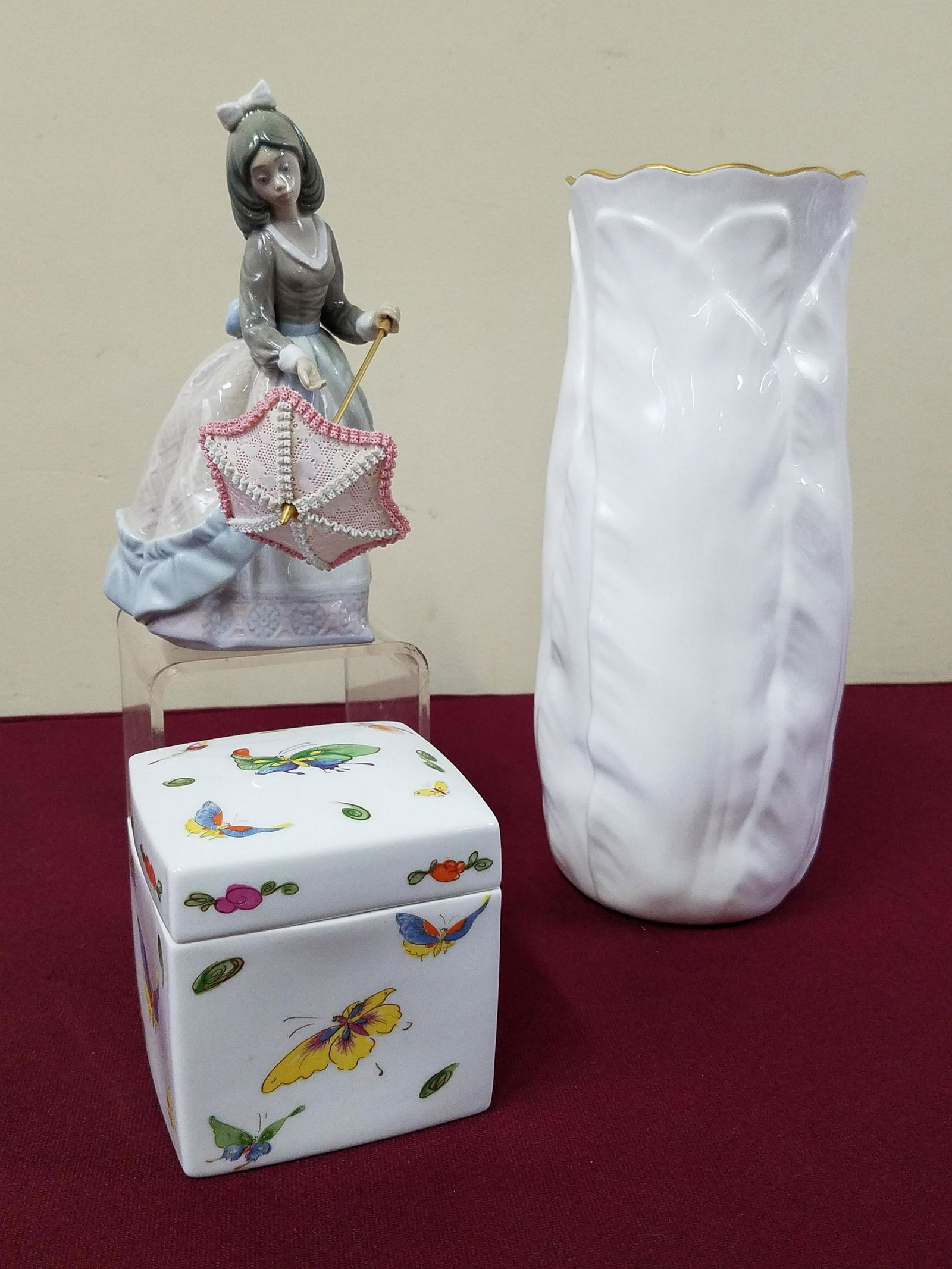 3 Pcs Ceramics incl Lladro and Royal Worcester (1 of 5)