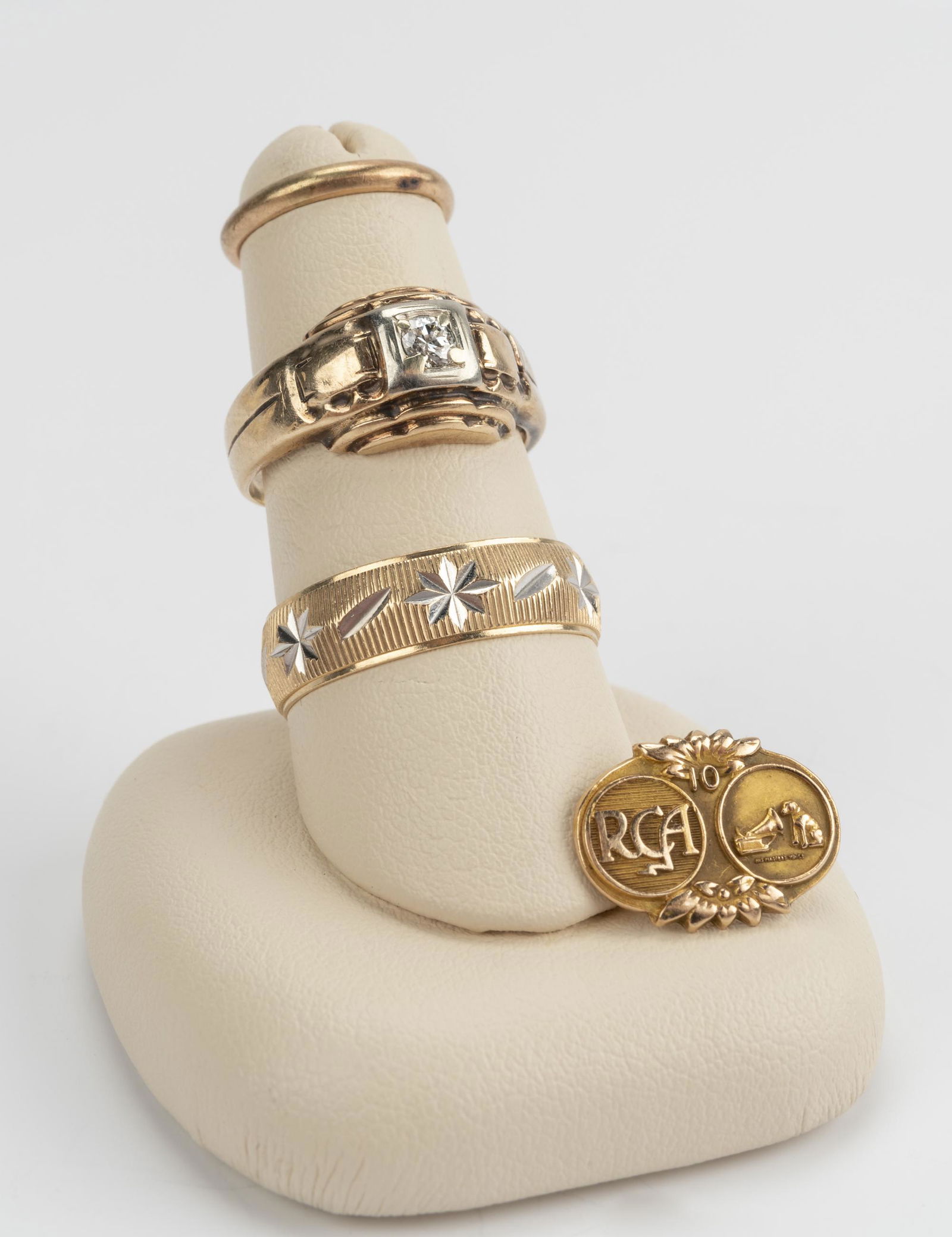 4 Pcs 10k Rings & Pin (1 of 11)