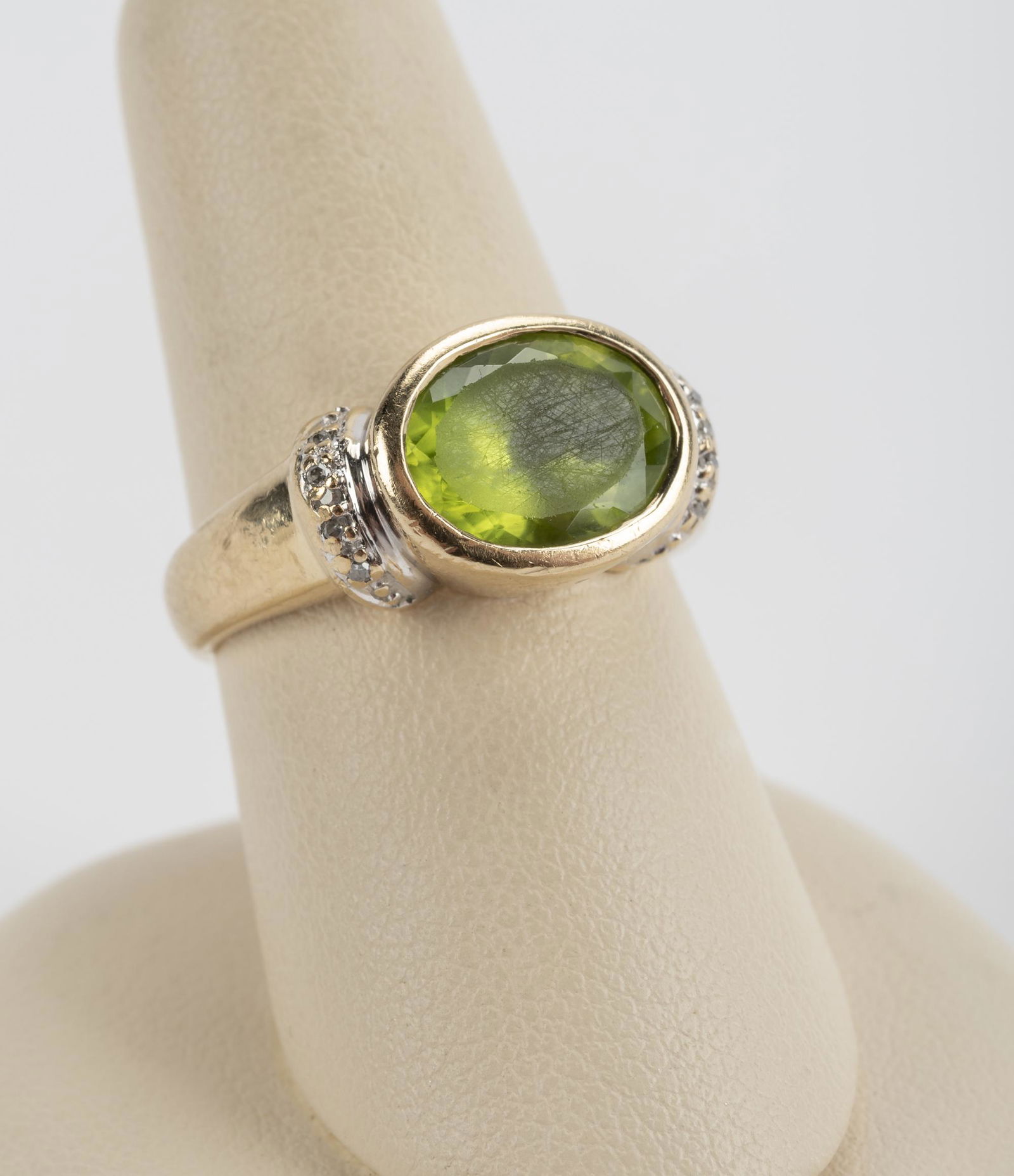 10k Peridot & Diamond Ring (1 of 3)
